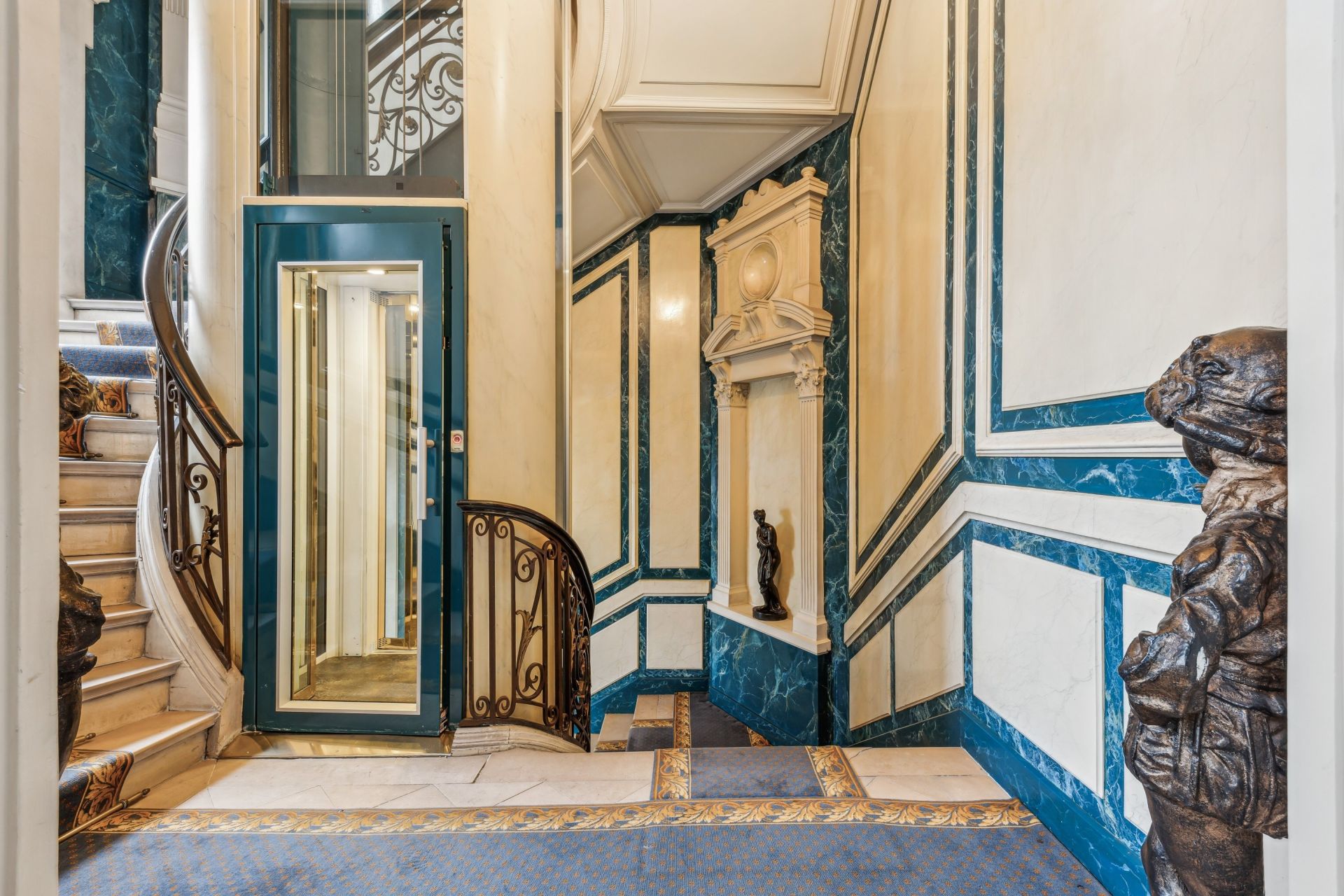 luxury apartment 6 Rooms for sale on PARIS (75010)