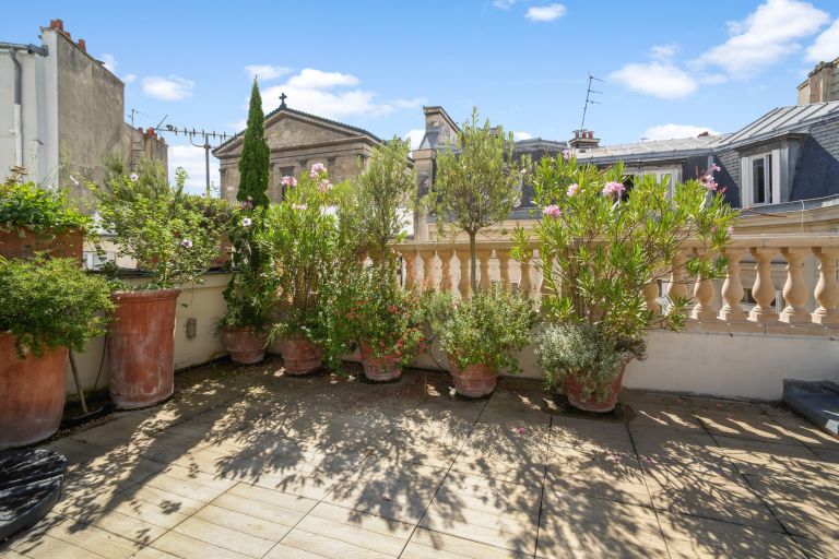 luxury apartment 6 Rooms for sale on PARIS (75010)