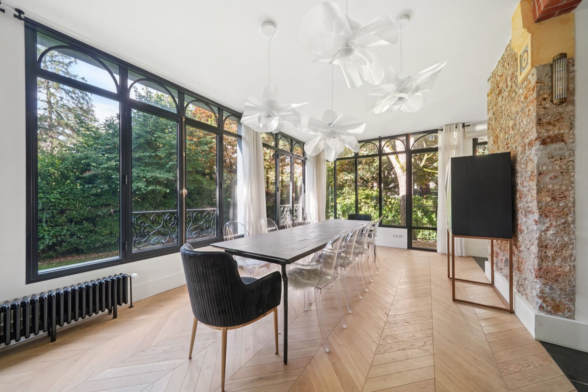 luxury house 9 Rooms for sale on GARCHES (92380)