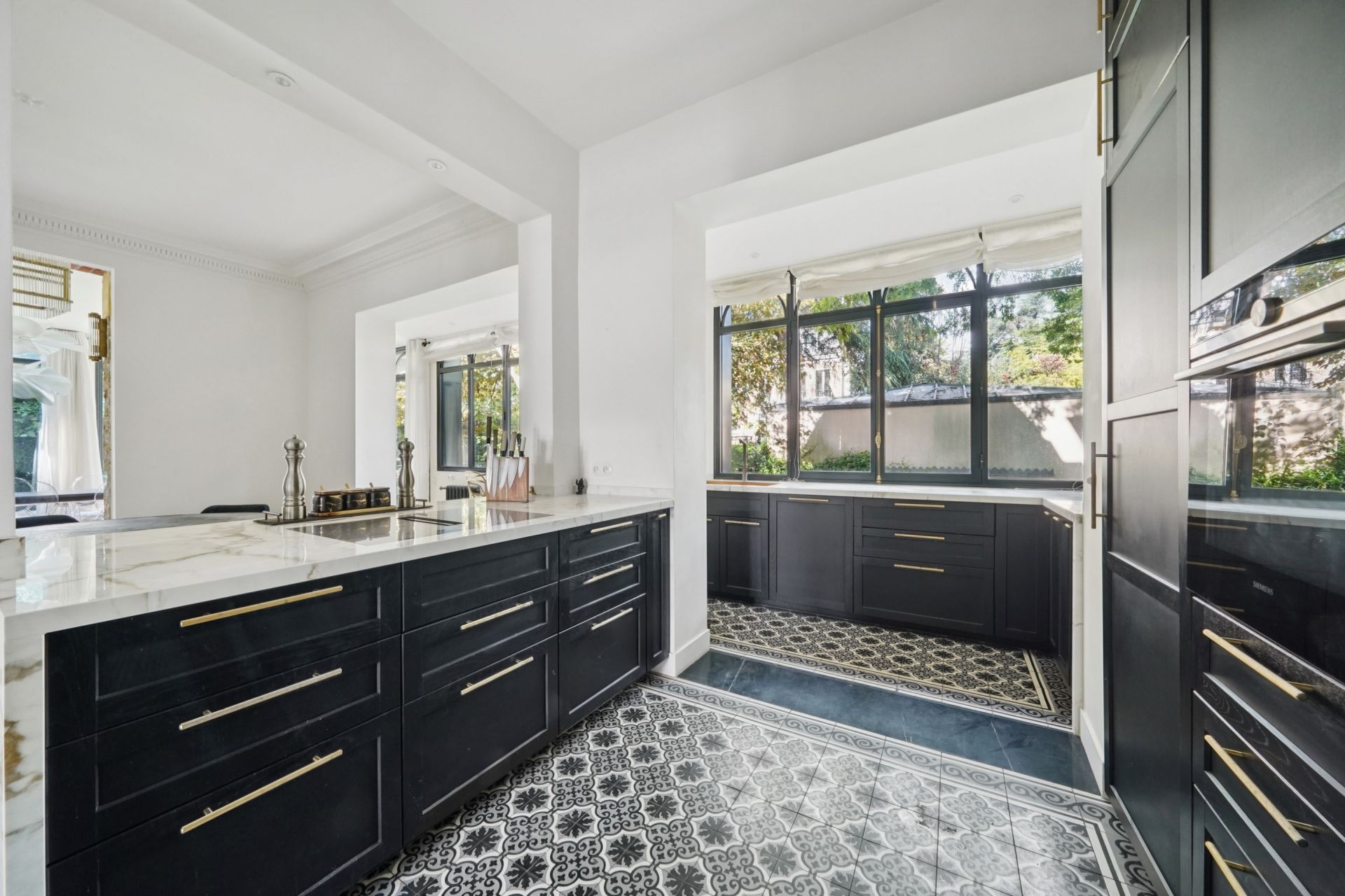 luxury house 9 Rooms for sale on GARCHES (92380)