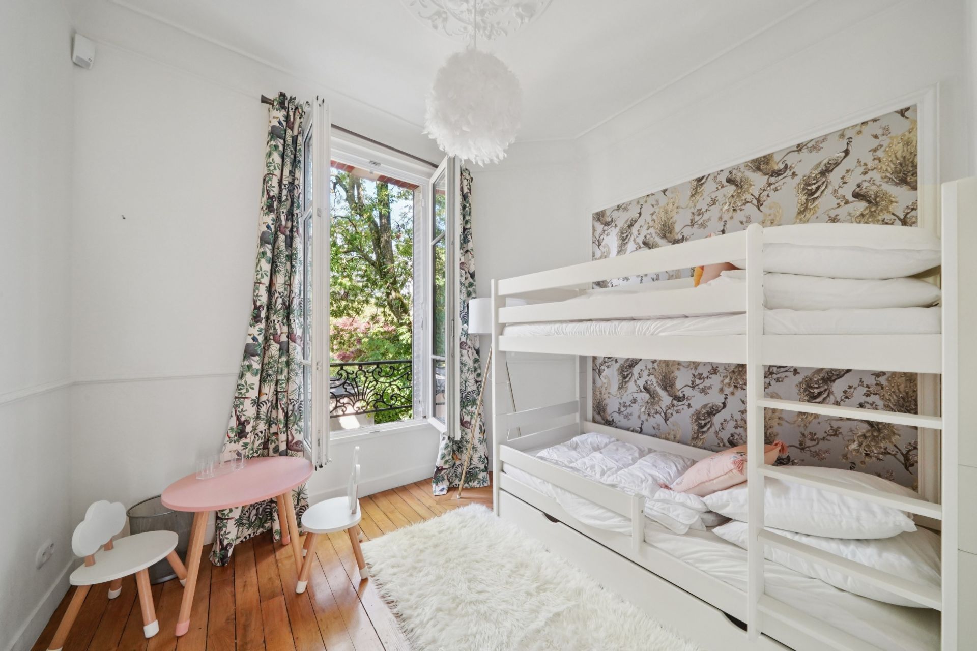 luxury house 9 Rooms for sale on GARCHES (92380)