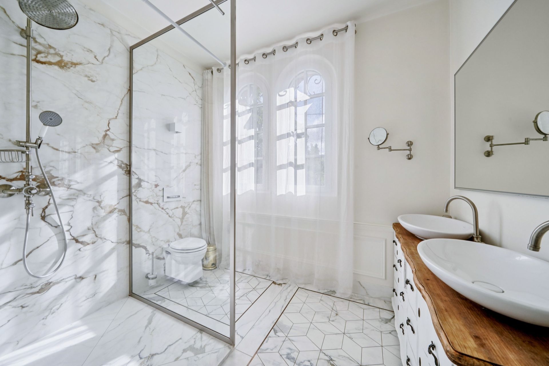 luxury house 9 Rooms for sale on GARCHES (92380)