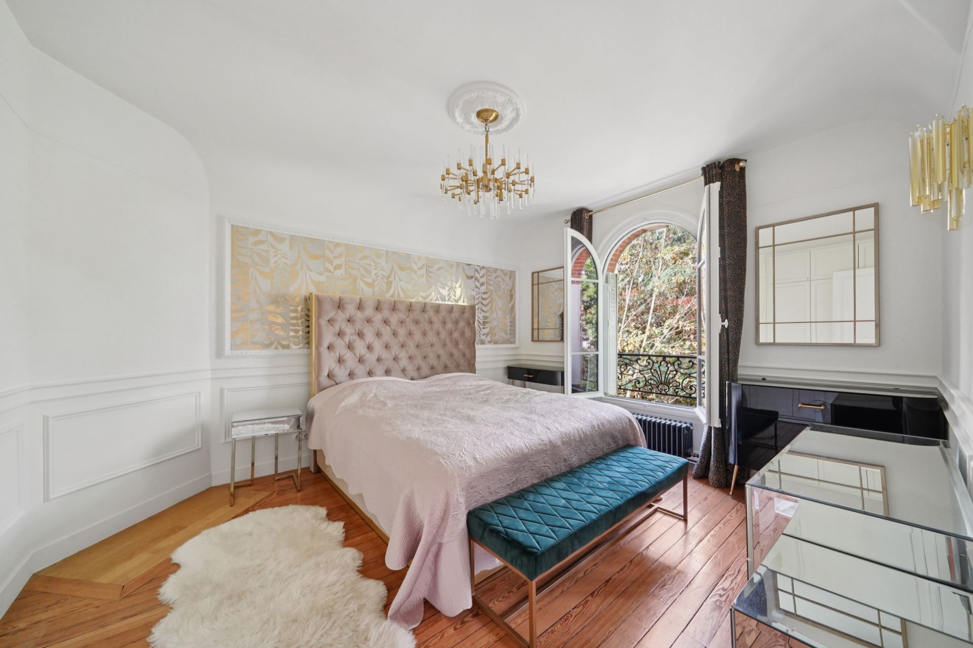 luxury house 9 Rooms for sale on GARCHES (92380)