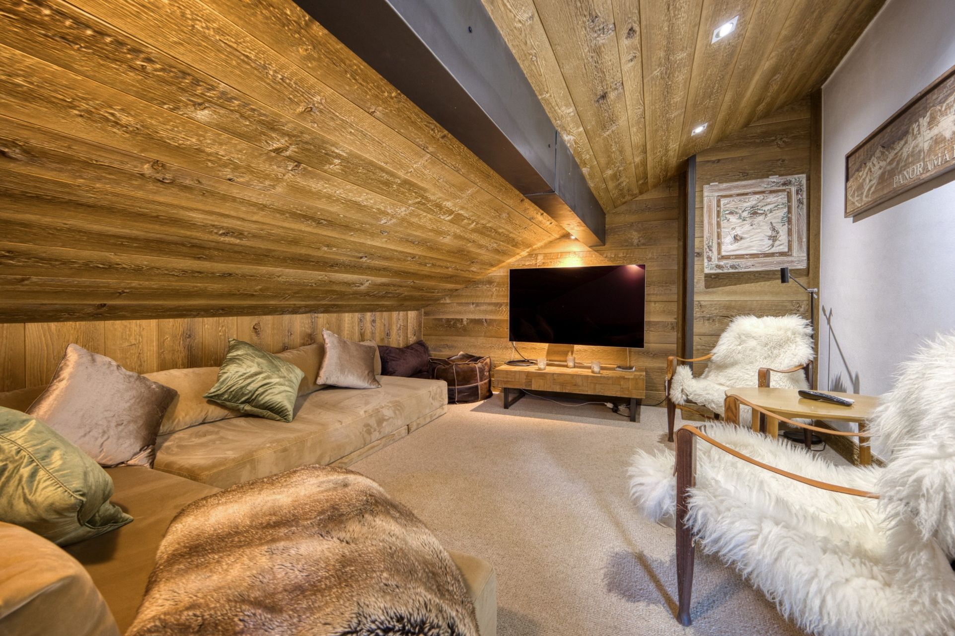 luxury apartment 6 Rooms for sale on MEGEVE (74120)