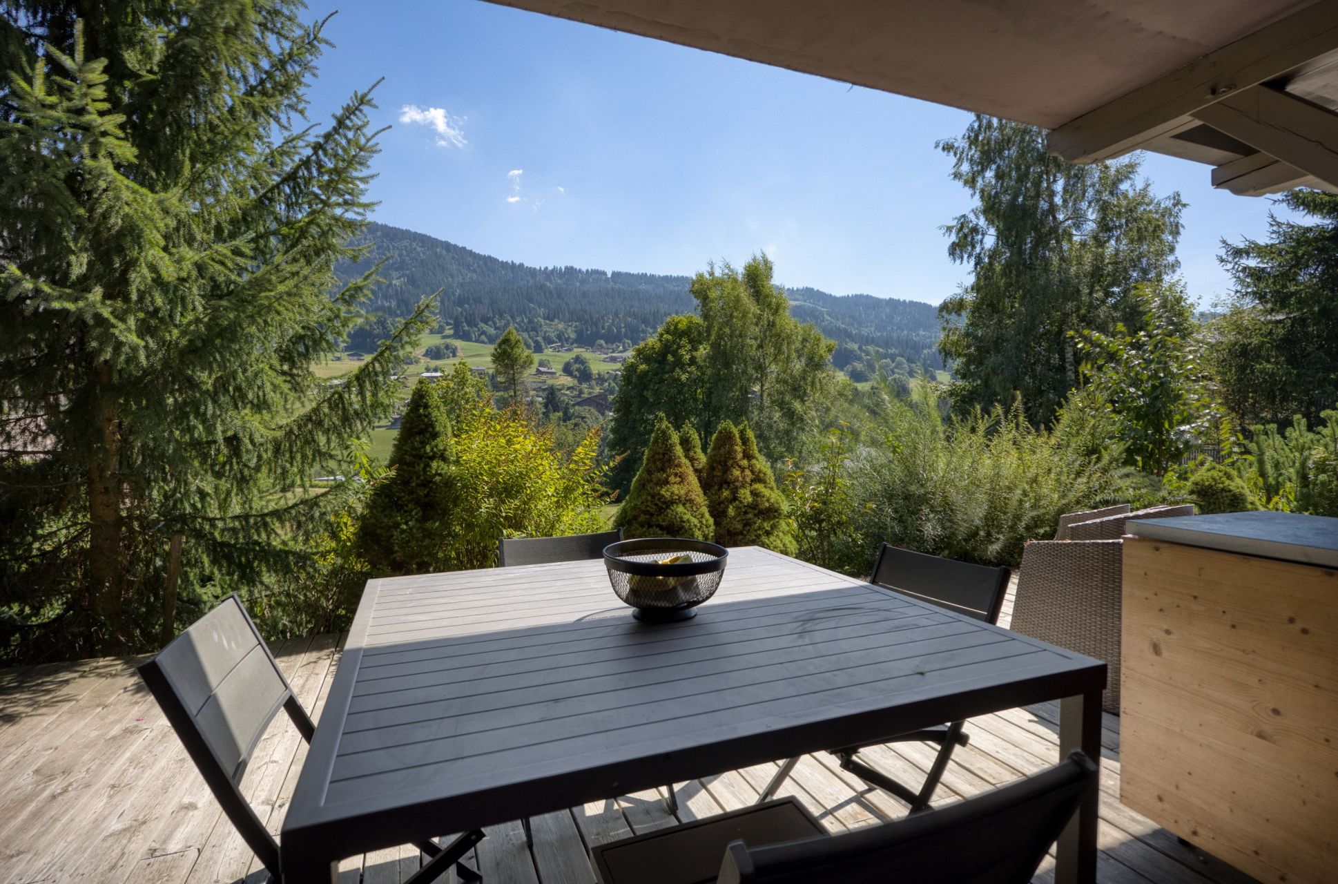 luxury apartment 4 Rooms for sale on MEGEVE (74120)