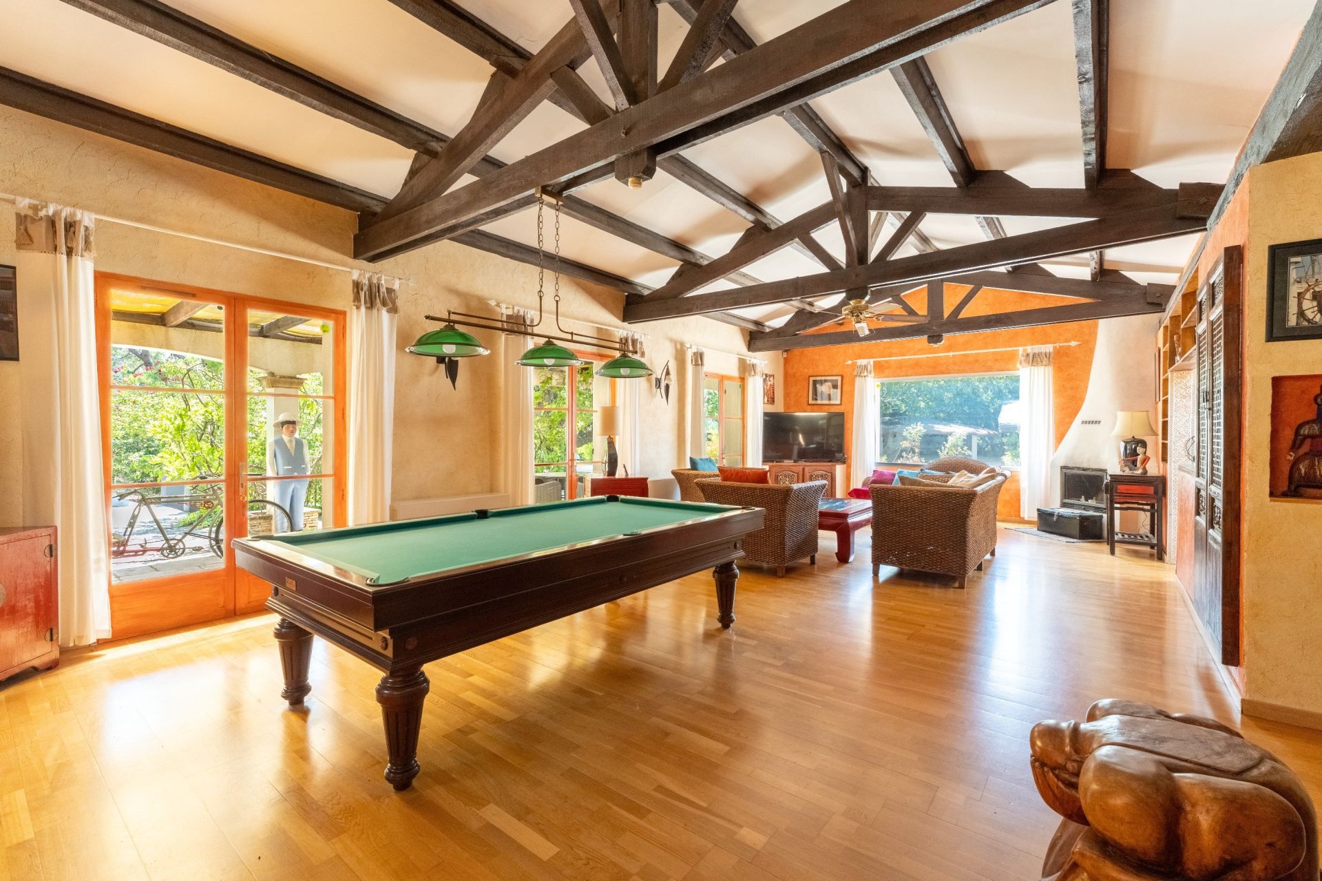 luxury house 11 Rooms for sale on EGUILLES (13510)