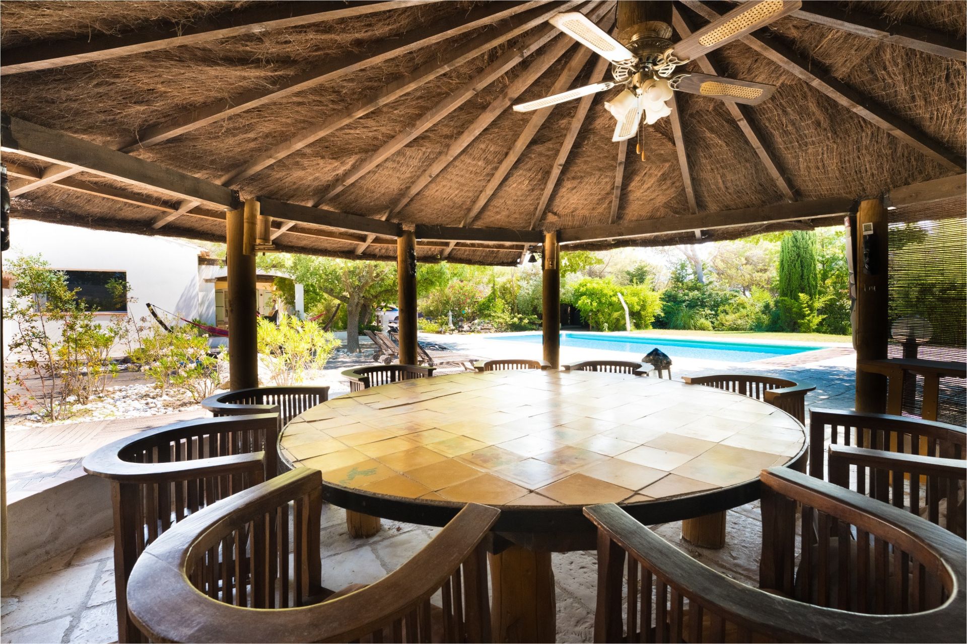 luxury house 11 Rooms for sale on EGUILLES (13510)