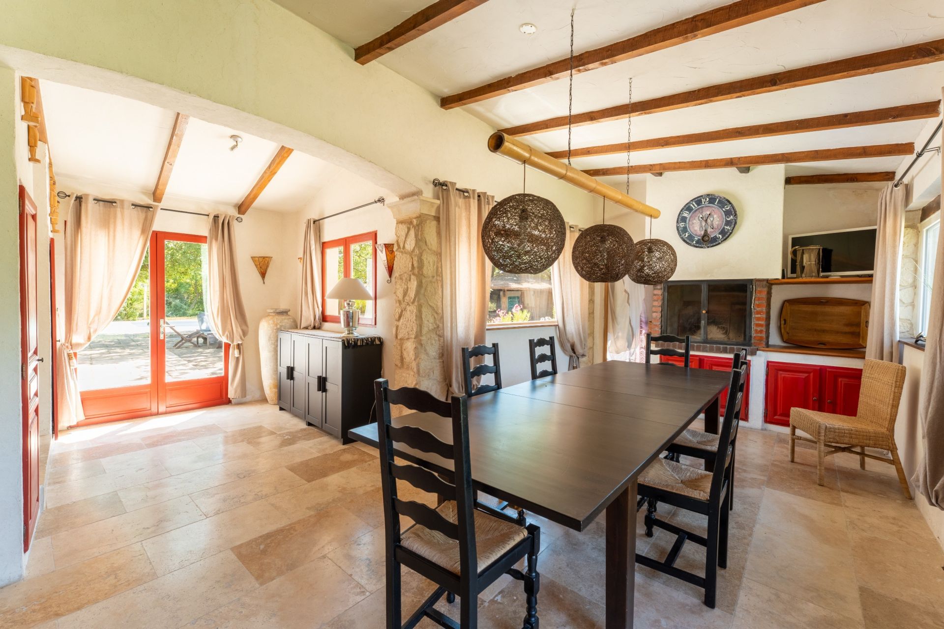 luxury house 11 Rooms for sale on EGUILLES (13510)