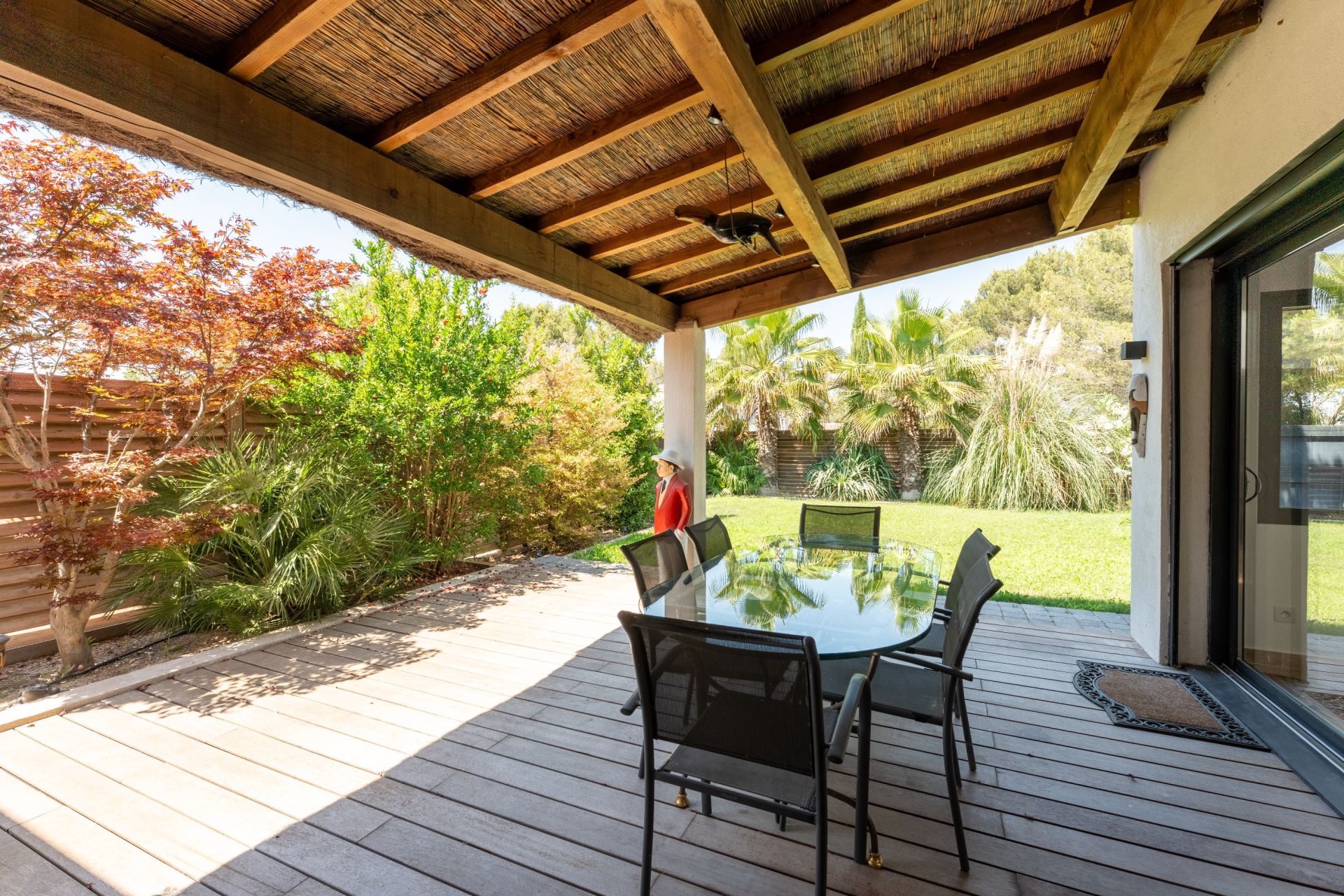 luxury house 11 Rooms for sale on EGUILLES (13510)