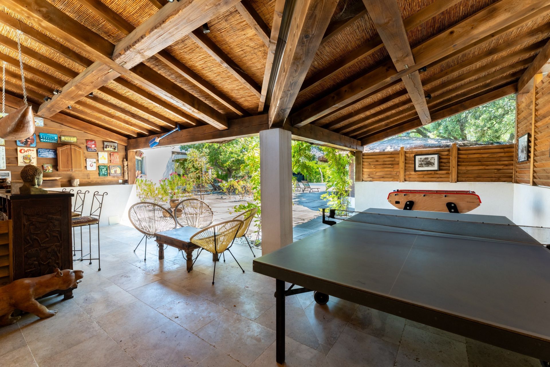 luxury house 11 Rooms for sale on EGUILLES (13510)