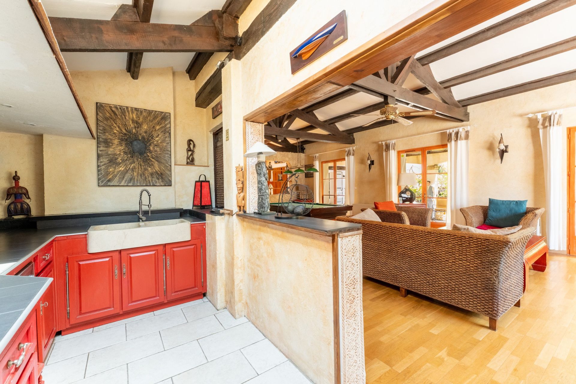 luxury house 11 Rooms for sale on EGUILLES (13510)