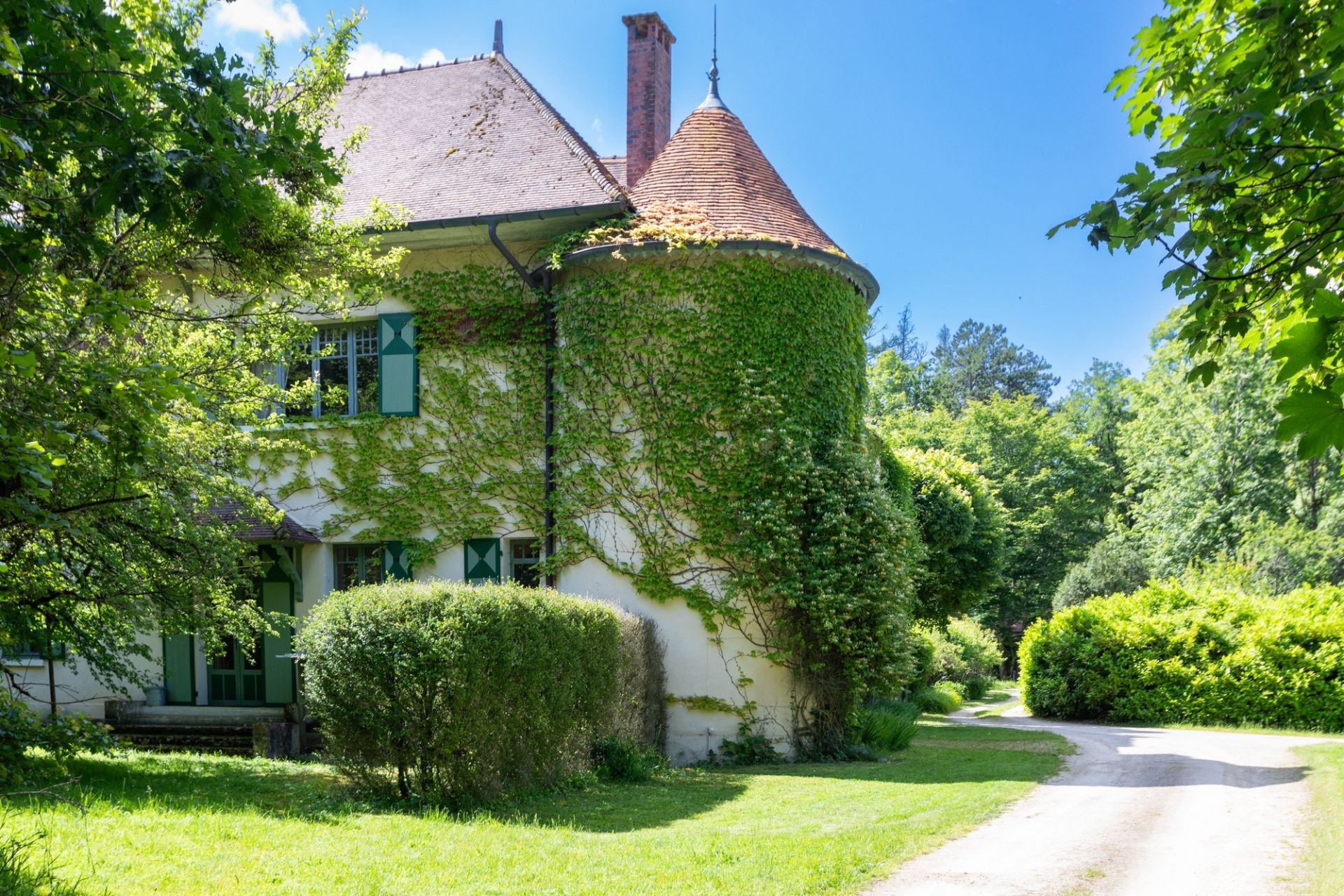 manoir 20 Pièces en vente sur NOYERS (89310)