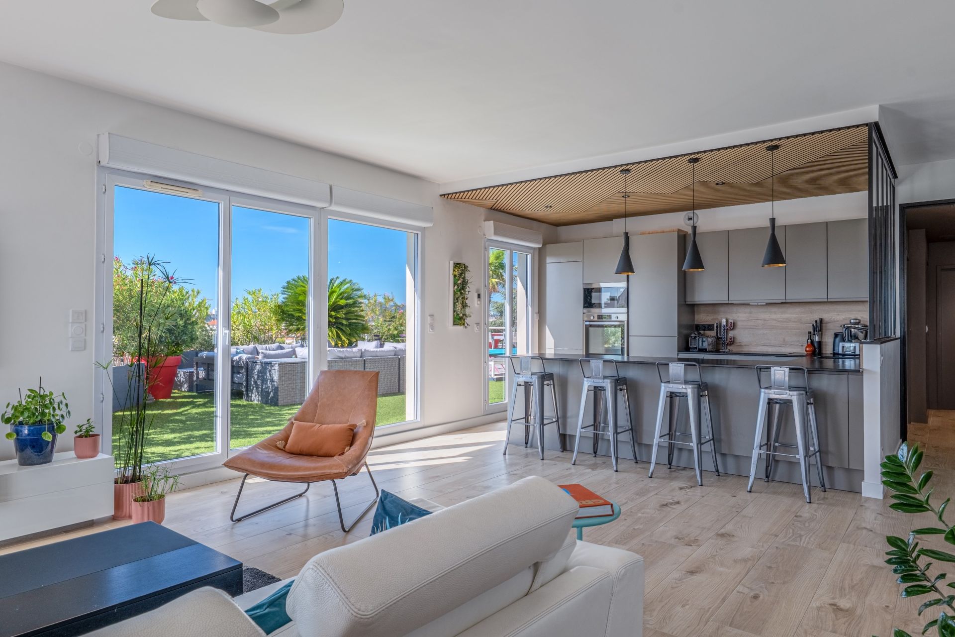 luxury apartment 5 Rooms for sale on LYON (69003)