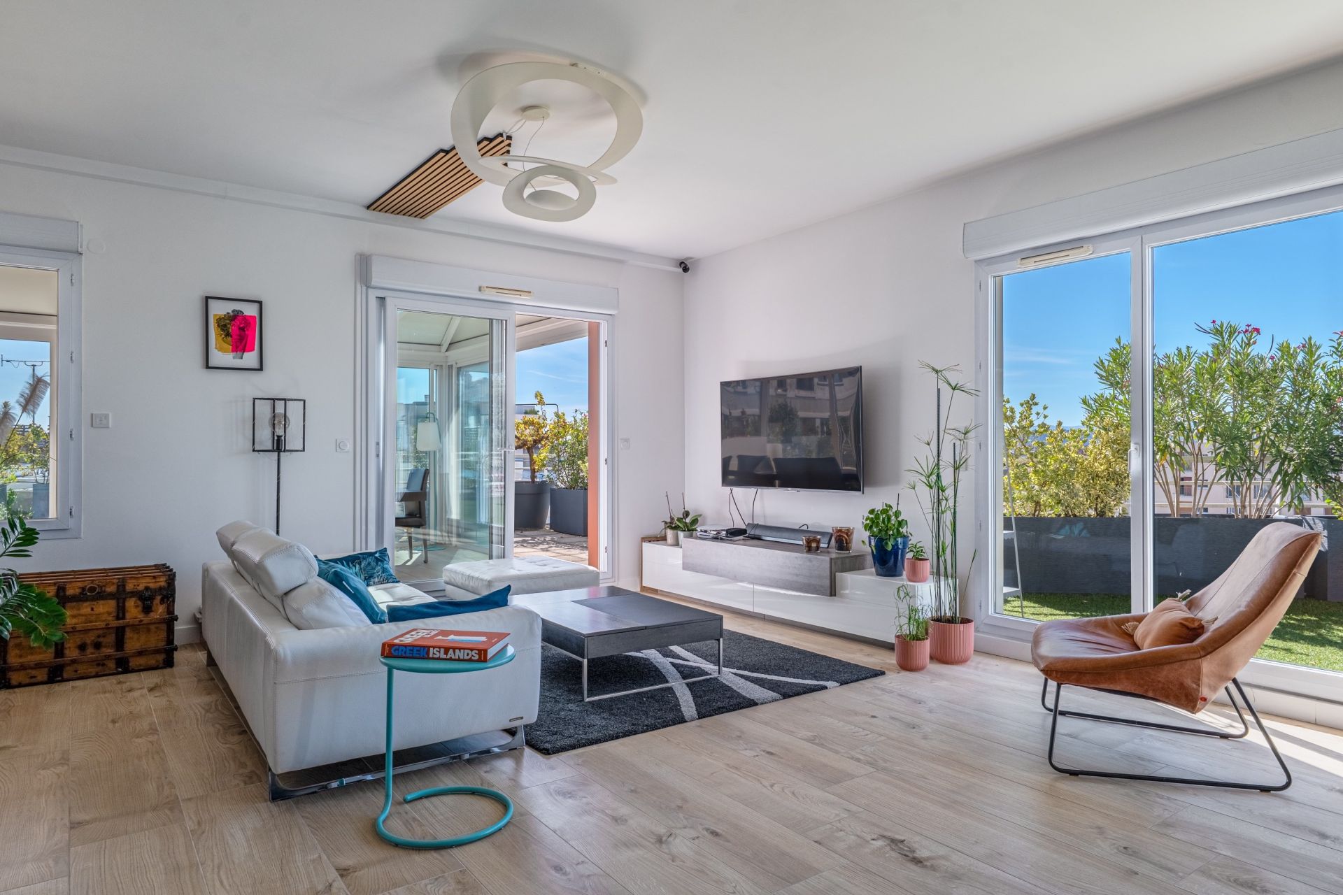 luxury apartment 5 Rooms for sale on LYON (69003)