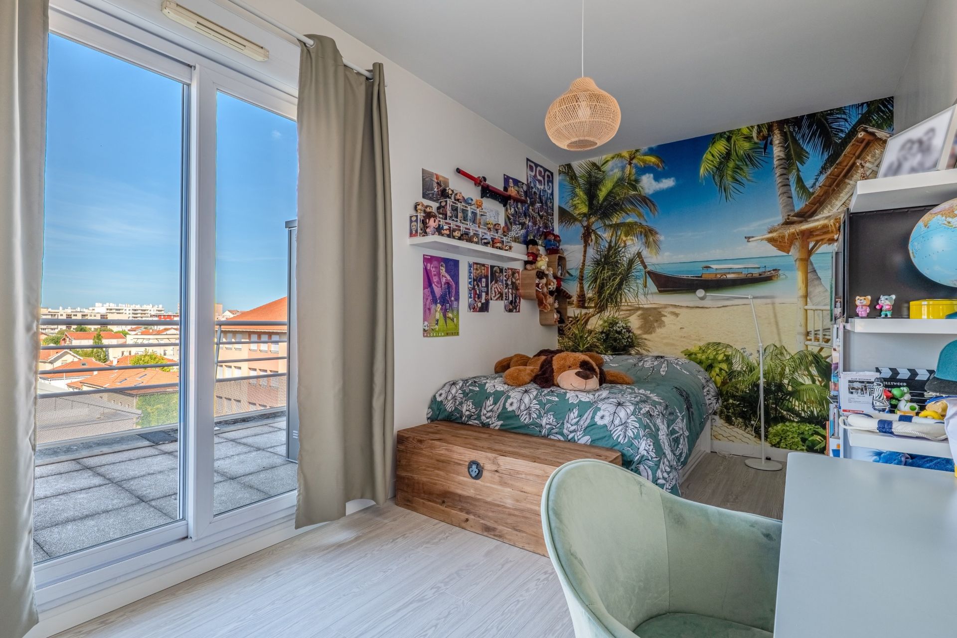 luxury apartment 5 Rooms for sale on LYON (69003)