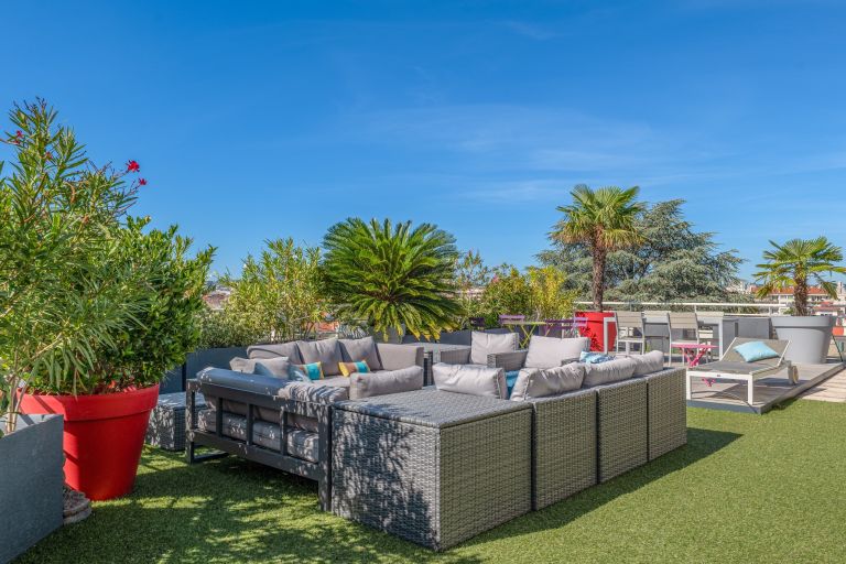 luxury apartment 5 Rooms for sale on LYON (69003)