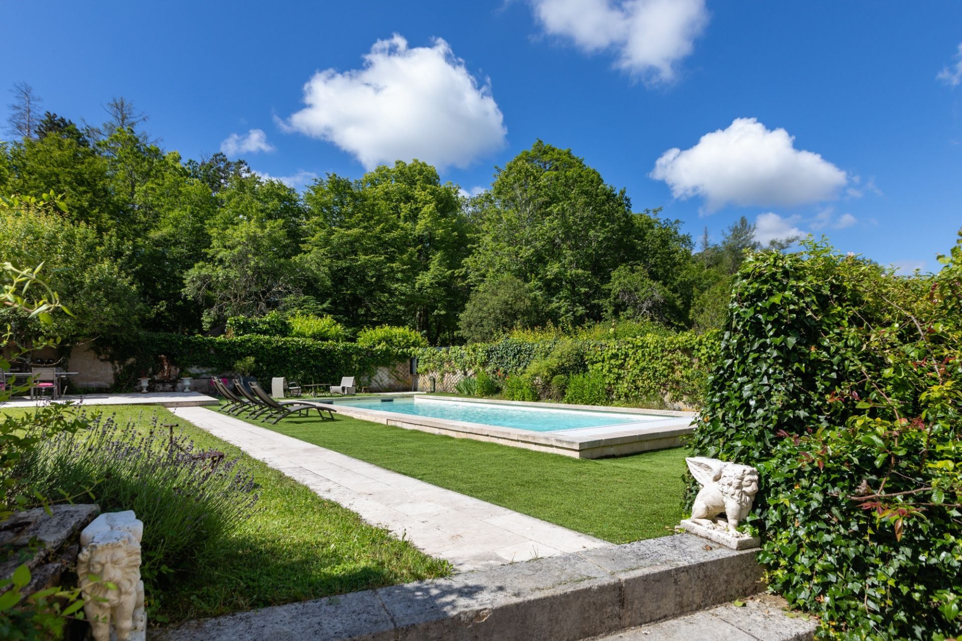 manoir 20 Pièces en vente sur NOYERS (89310)