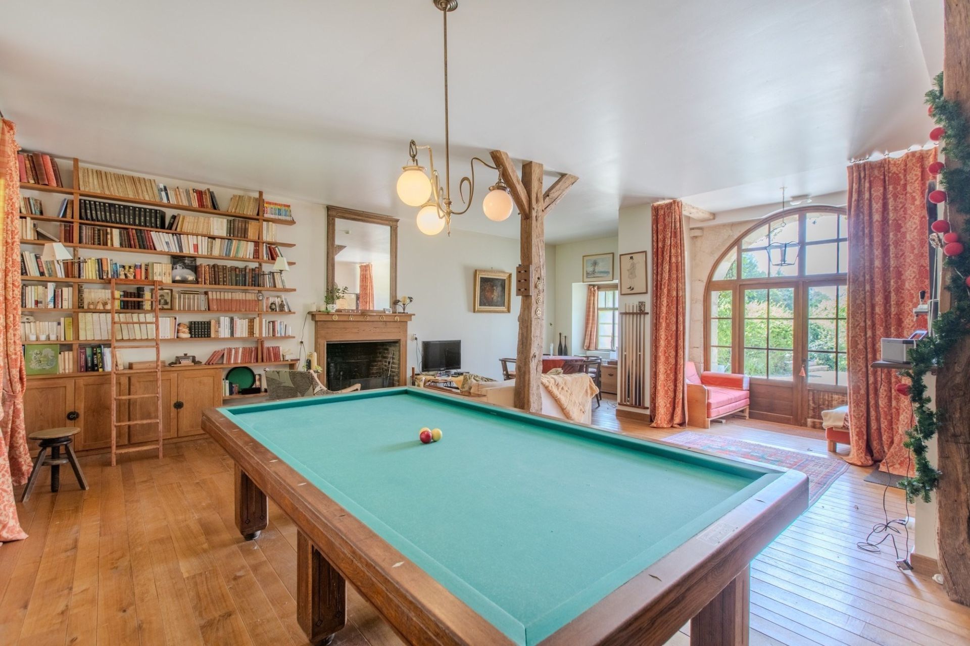 manoir 20 Pièces en vente sur NOYERS (89310)