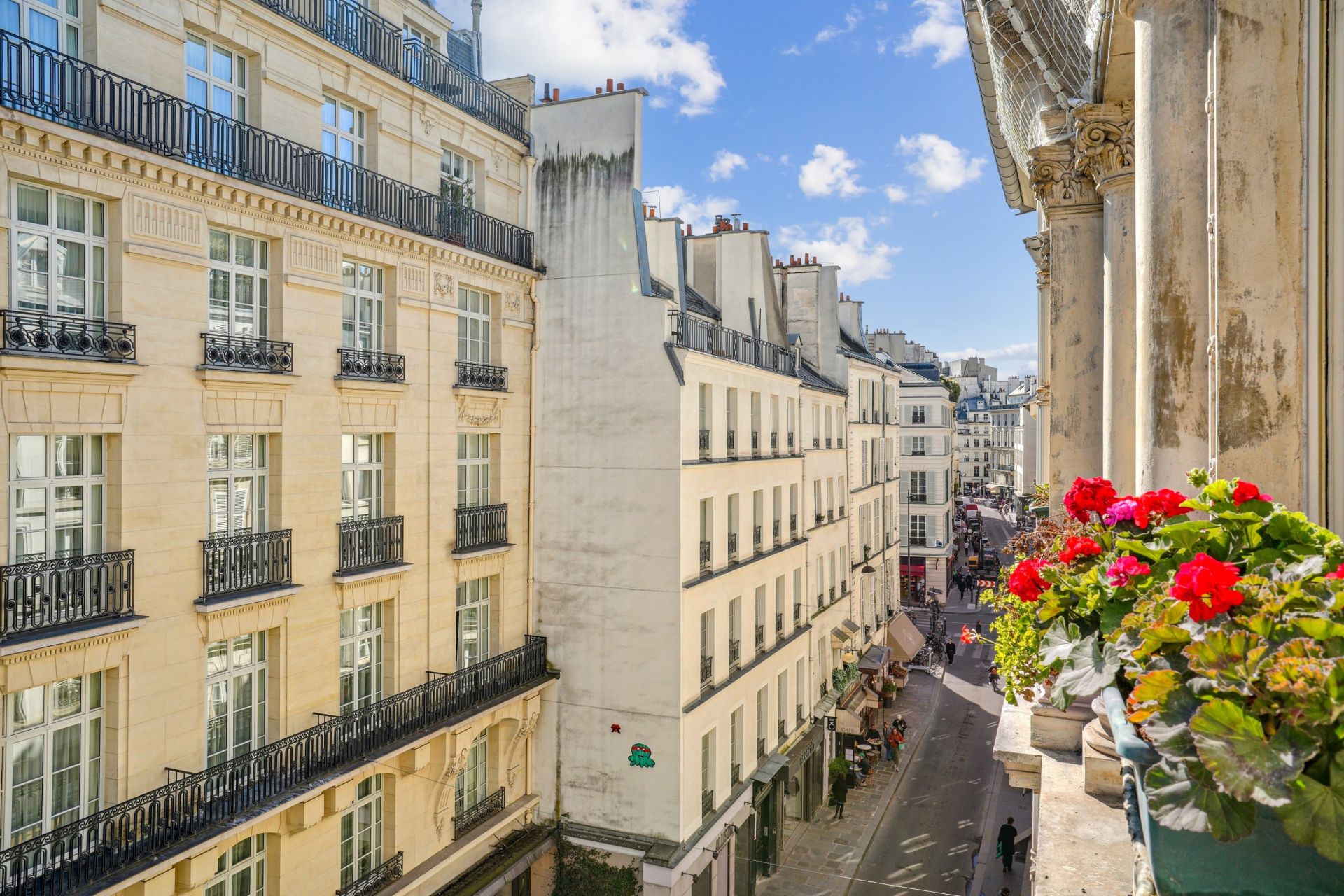 luxury apartment 5 Rooms for sale on PARIS (75007)