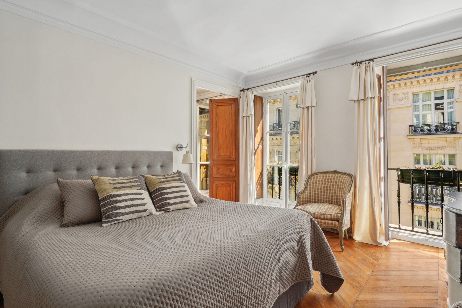 luxury apartment 5 Rooms for sale on PARIS (75007)