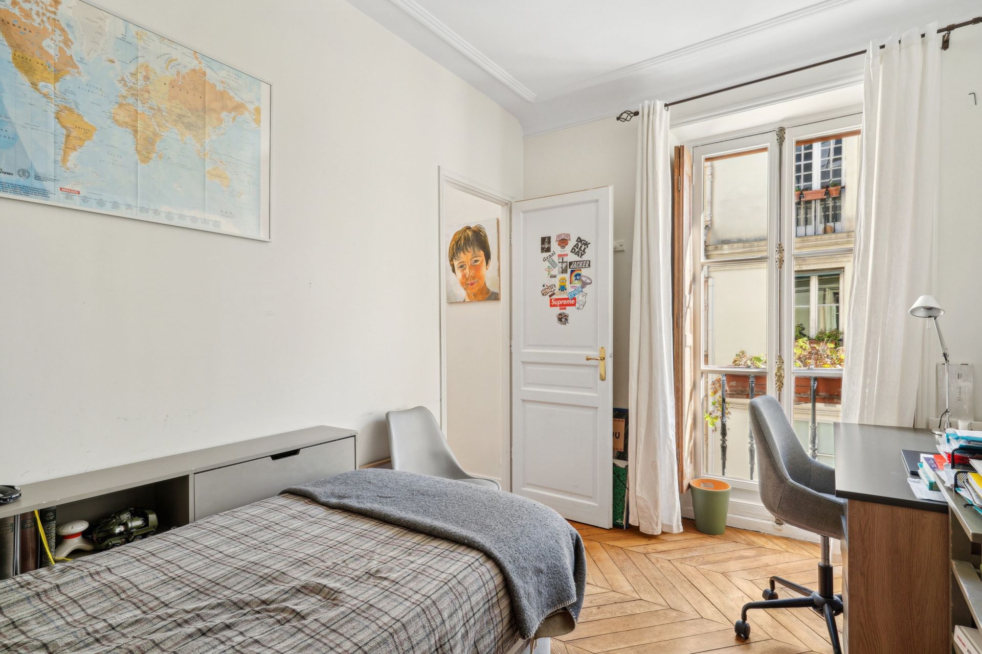 luxury apartment 5 Rooms for sale on PARIS (75007)