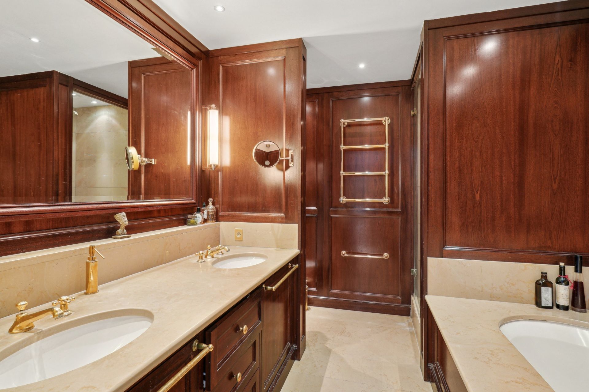 luxury apartment 5 Rooms for sale on PARIS (75007)