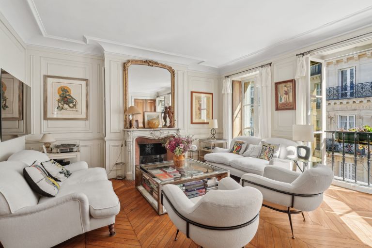 luxury apartment 5 Rooms for sale on PARIS (75007)