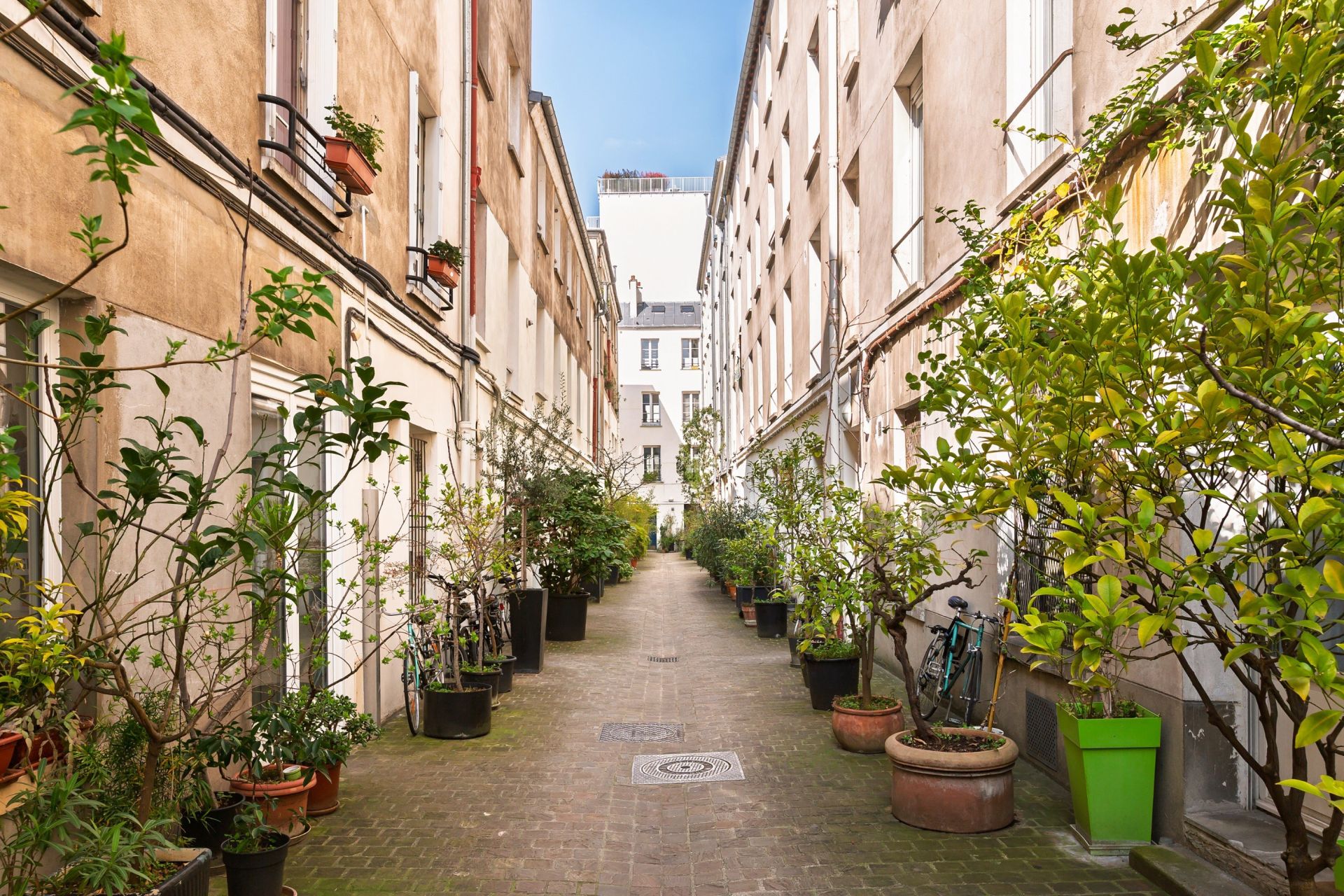 luxury apartment 6 Rooms for sale on PARIS (75010)