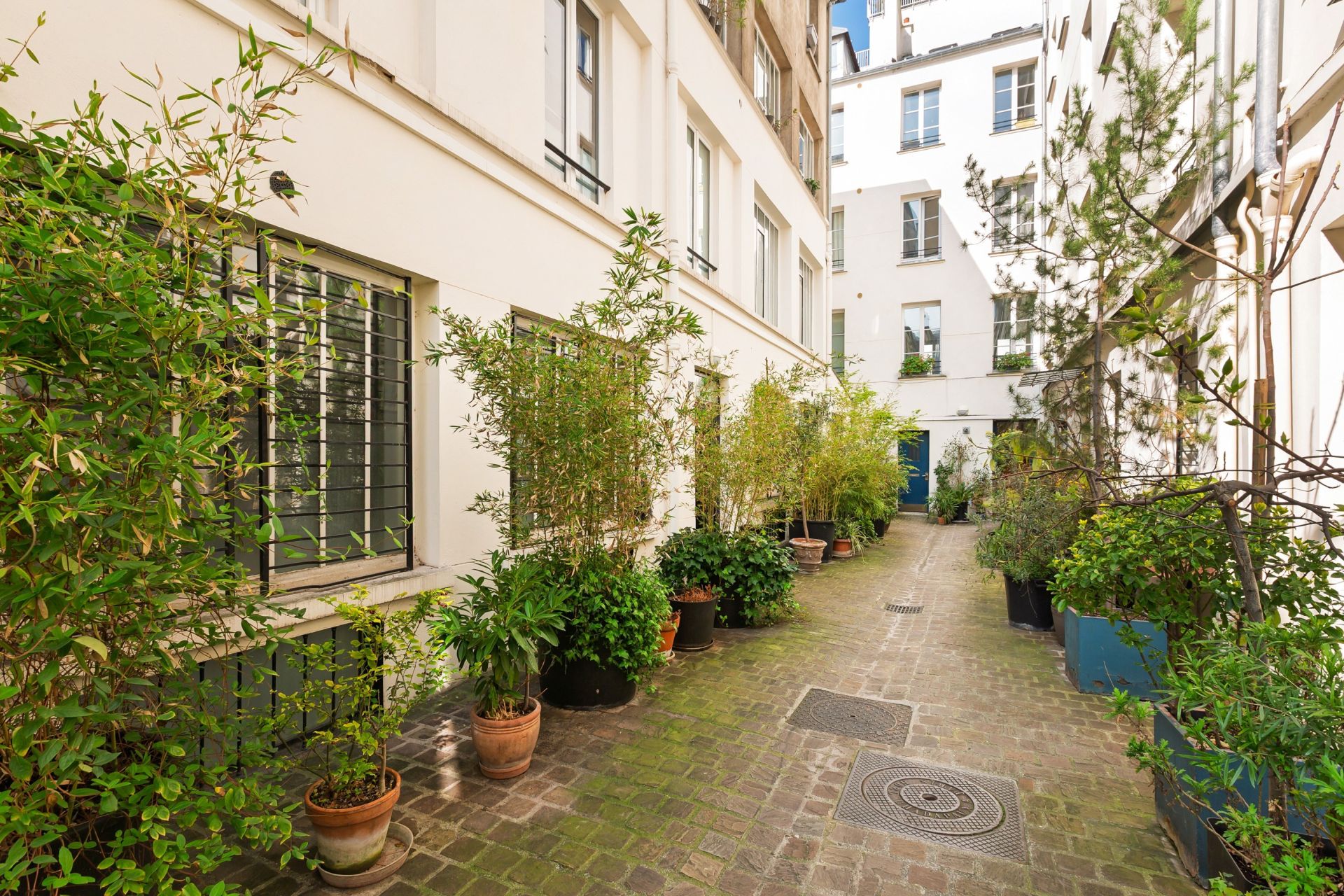 luxury apartment 6 Rooms for sale on PARIS (75010)