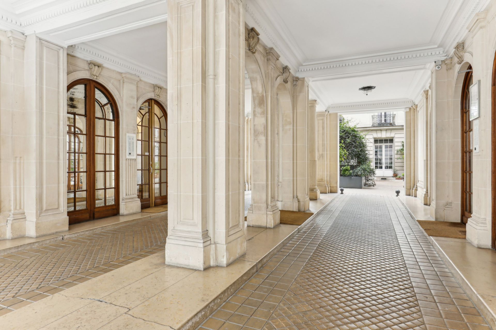 luxury apartment 10 Rooms for sale on PARIS (75009)