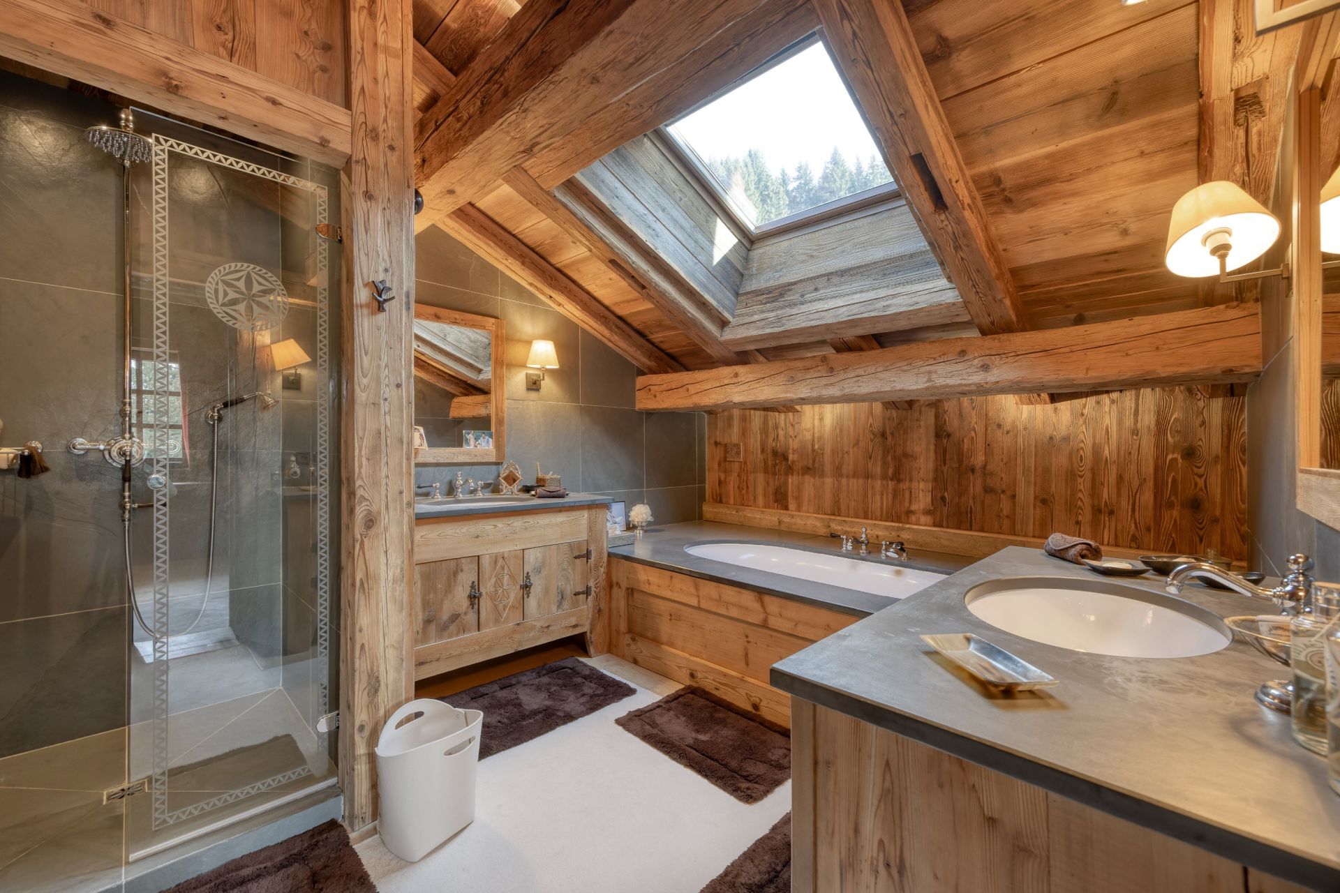 luxury chalet 12 Rooms for sale on MEGEVE (74120)