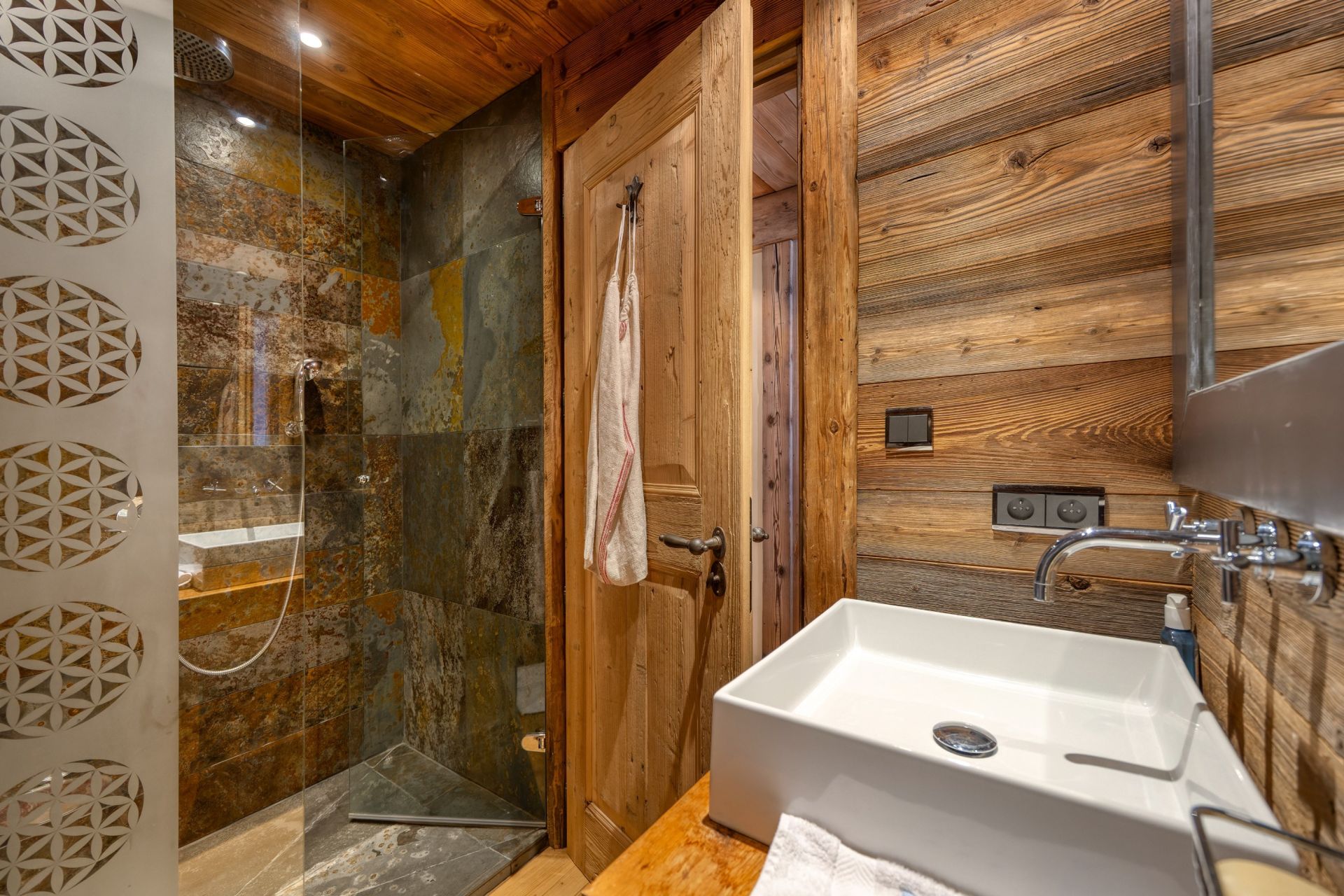 luxury chalet 12 Rooms for sale on MEGEVE (74120)