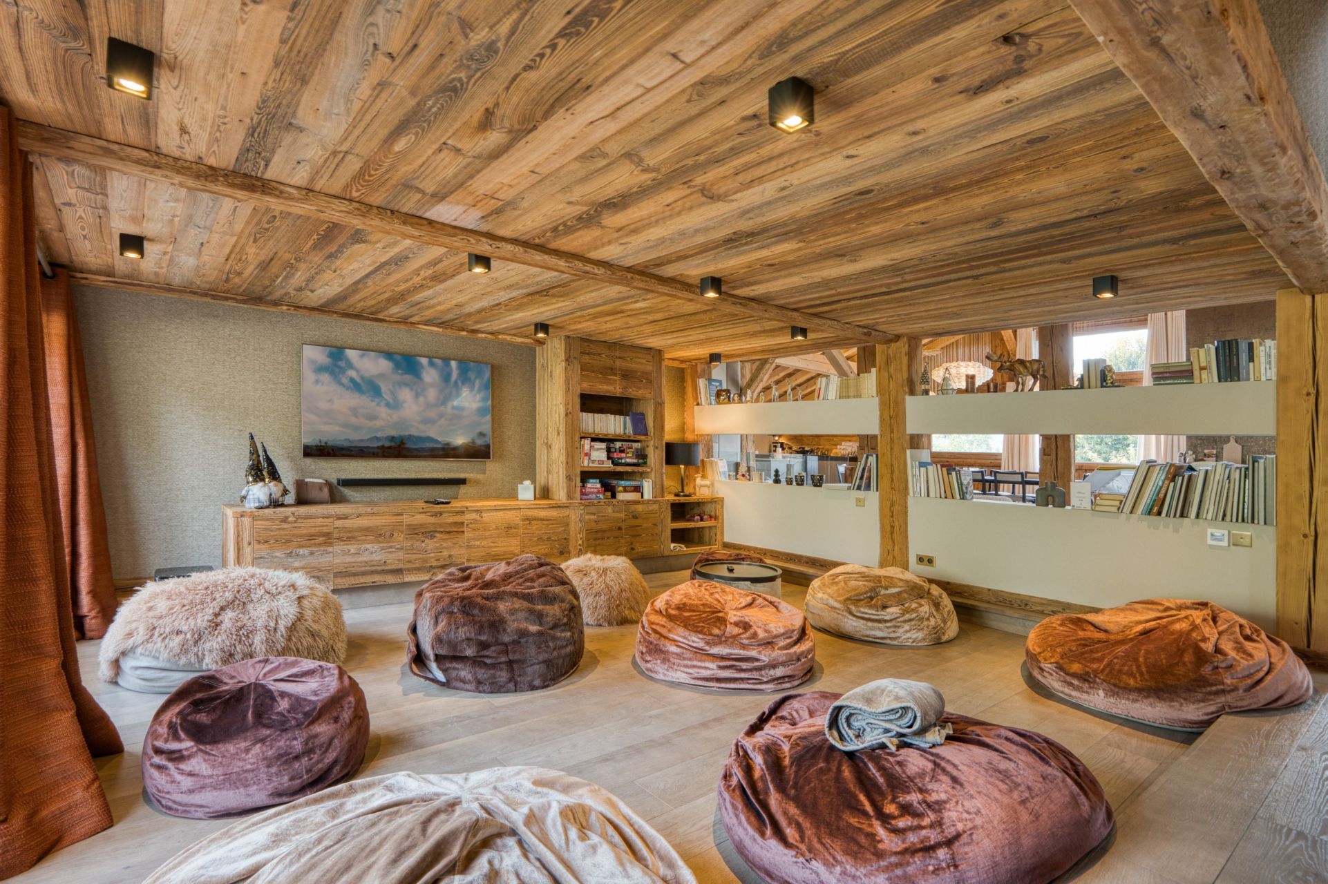luxury chalet 8 Rooms for seasonal rent on MEGEVE (74120)