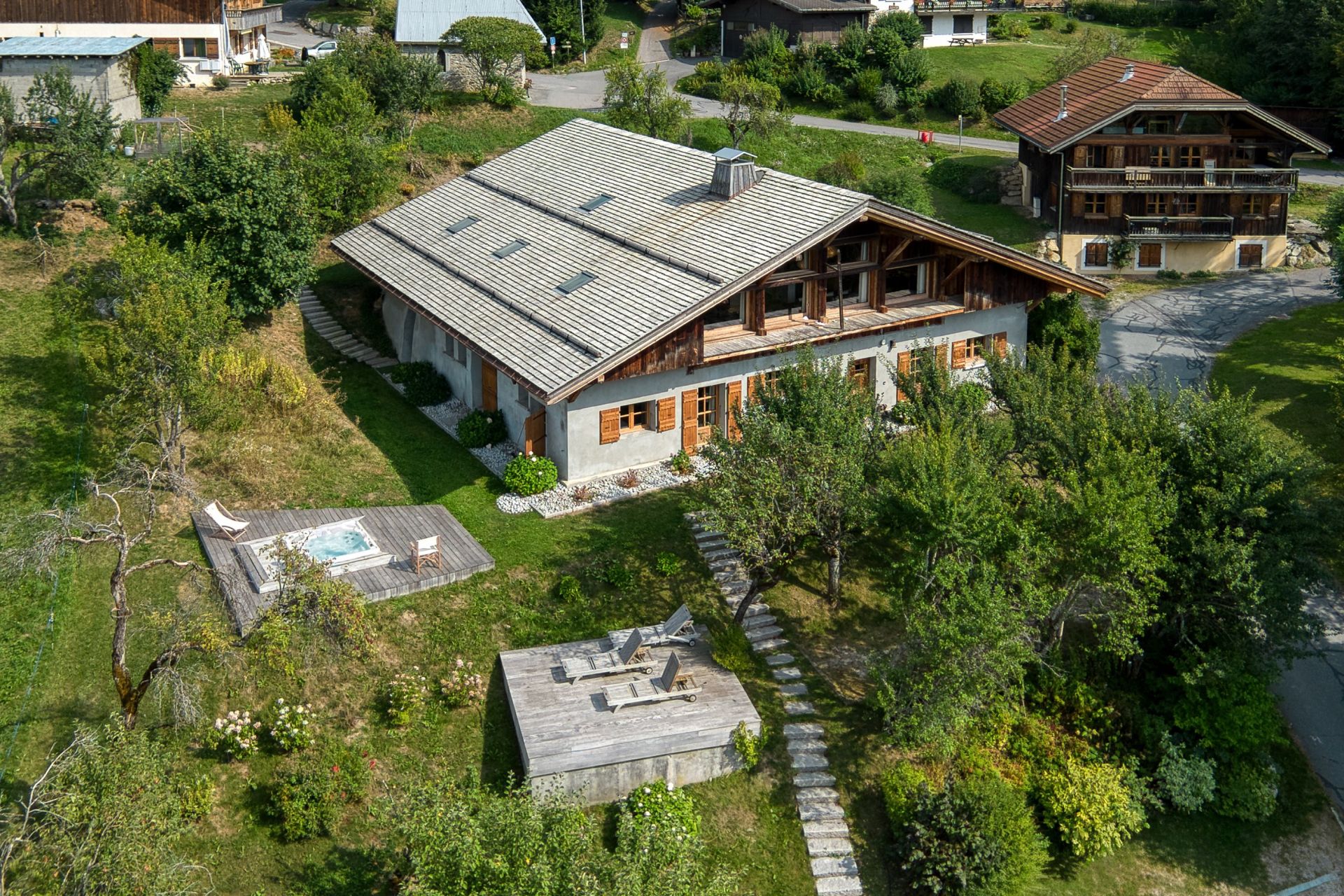 luxury chalet 8 Rooms for seasonal rent on MEGEVE (74120)