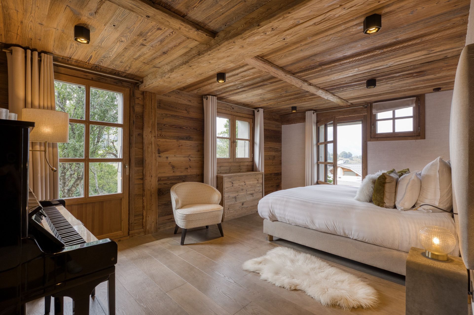 luxury chalet 8 Rooms for seasonal rent on MEGEVE (74120)