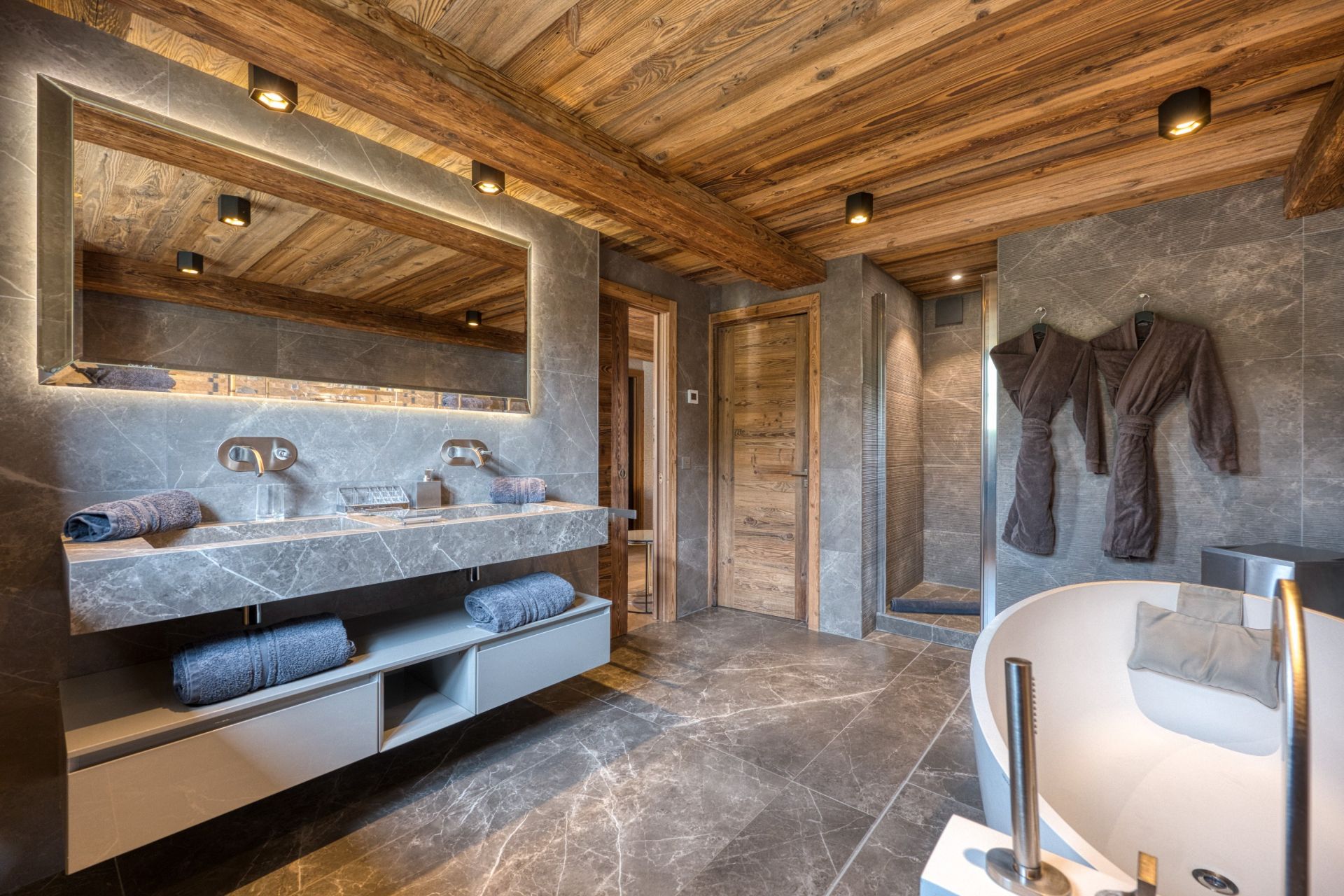 luxury chalet 8 Rooms for seasonal rent on MEGEVE (74120)