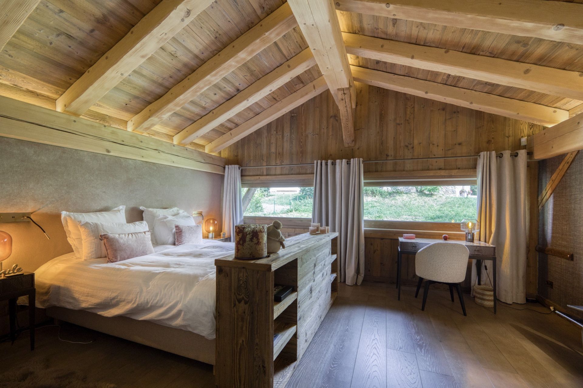 luxury chalet 8 Rooms for seasonal rent on MEGEVE (74120)