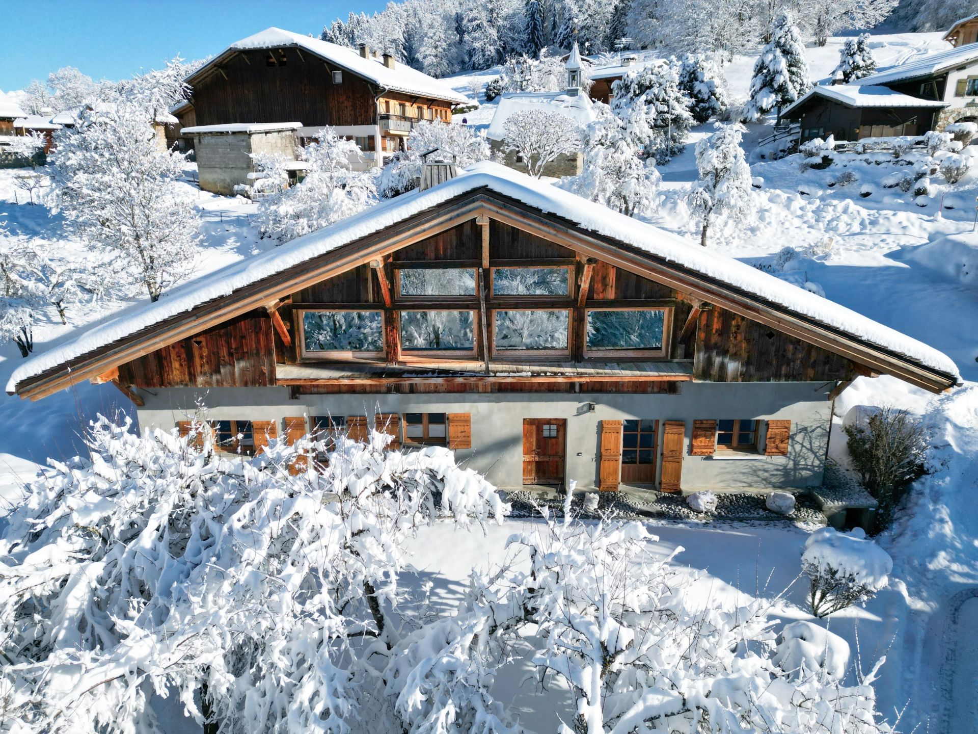 luxury chalet 8 Rooms for seasonal rent on MEGEVE (74120)