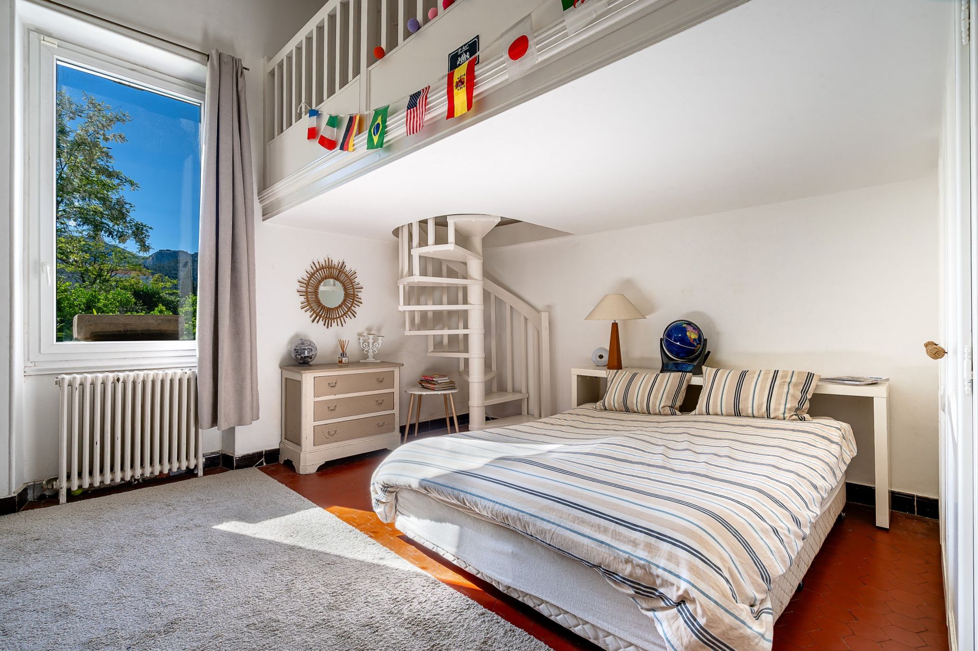 luxury house 9 Rooms for sale on MARSEILLE (13008)