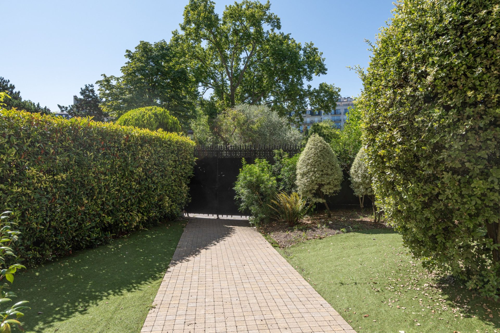 mansion (hôtel particulier) 14 Rooms for sale on PARIS (75016)