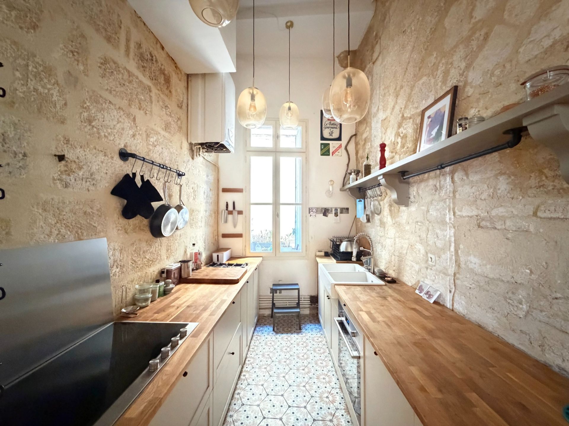 luxury apartment 5 Rooms for sale on MONTPELLIER (34000)