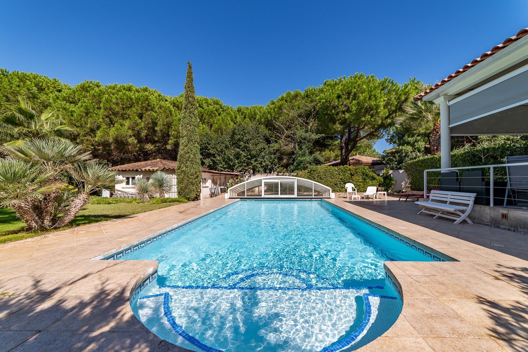 luxury house 7 Rooms for sale on AGDE (34300)