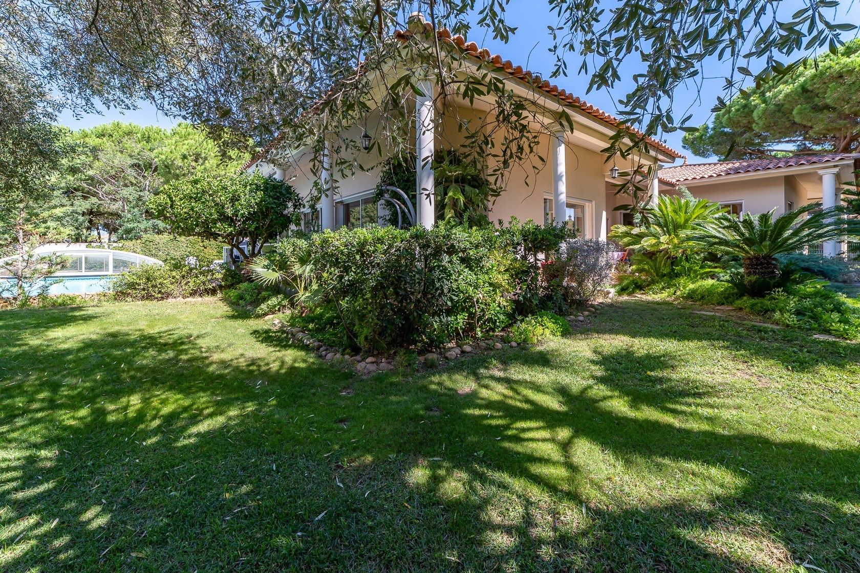 luxury house 7 Rooms for sale on AGDE (34300)