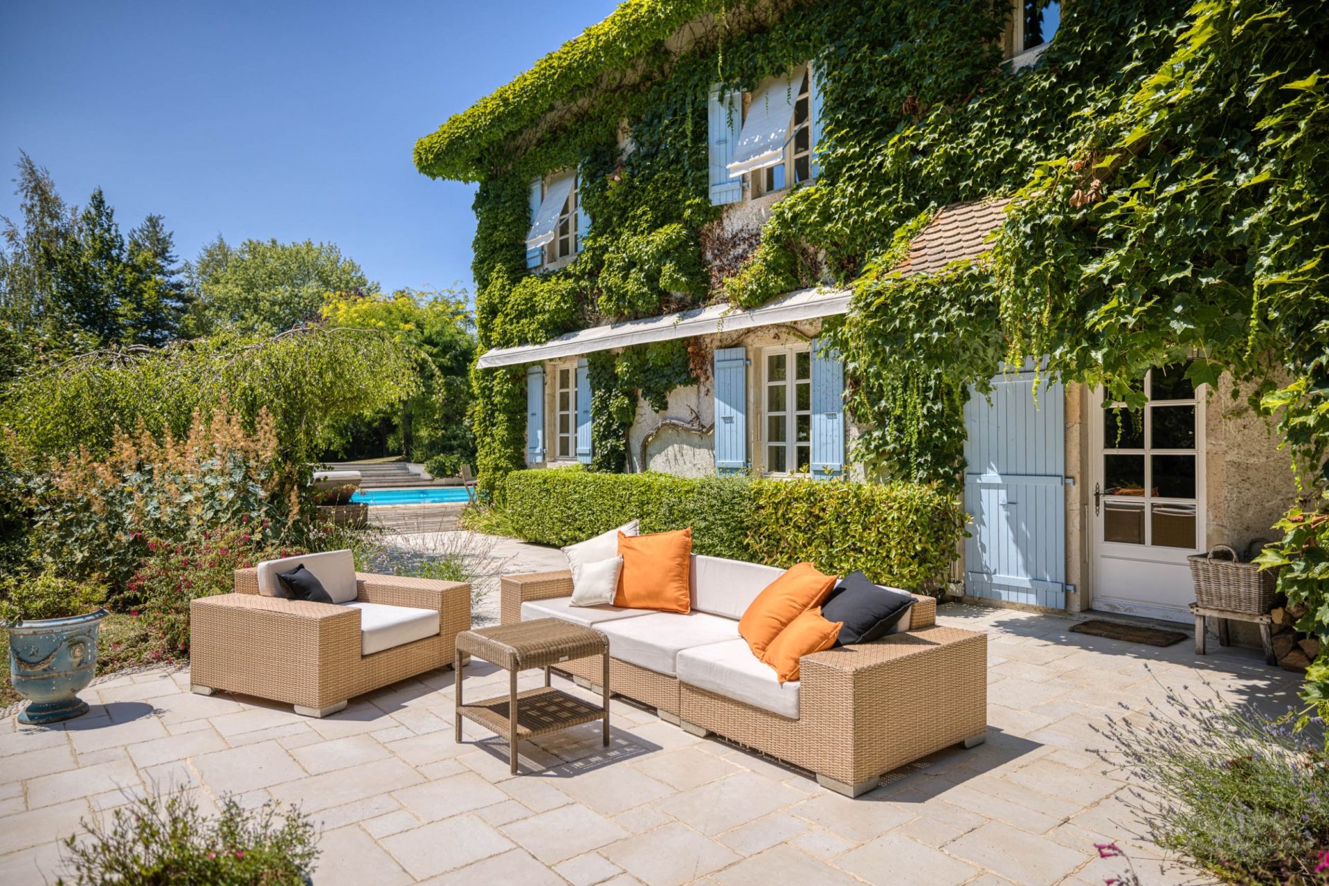 luxury house 12 Rooms for sale on CHAPEIRY (74540)