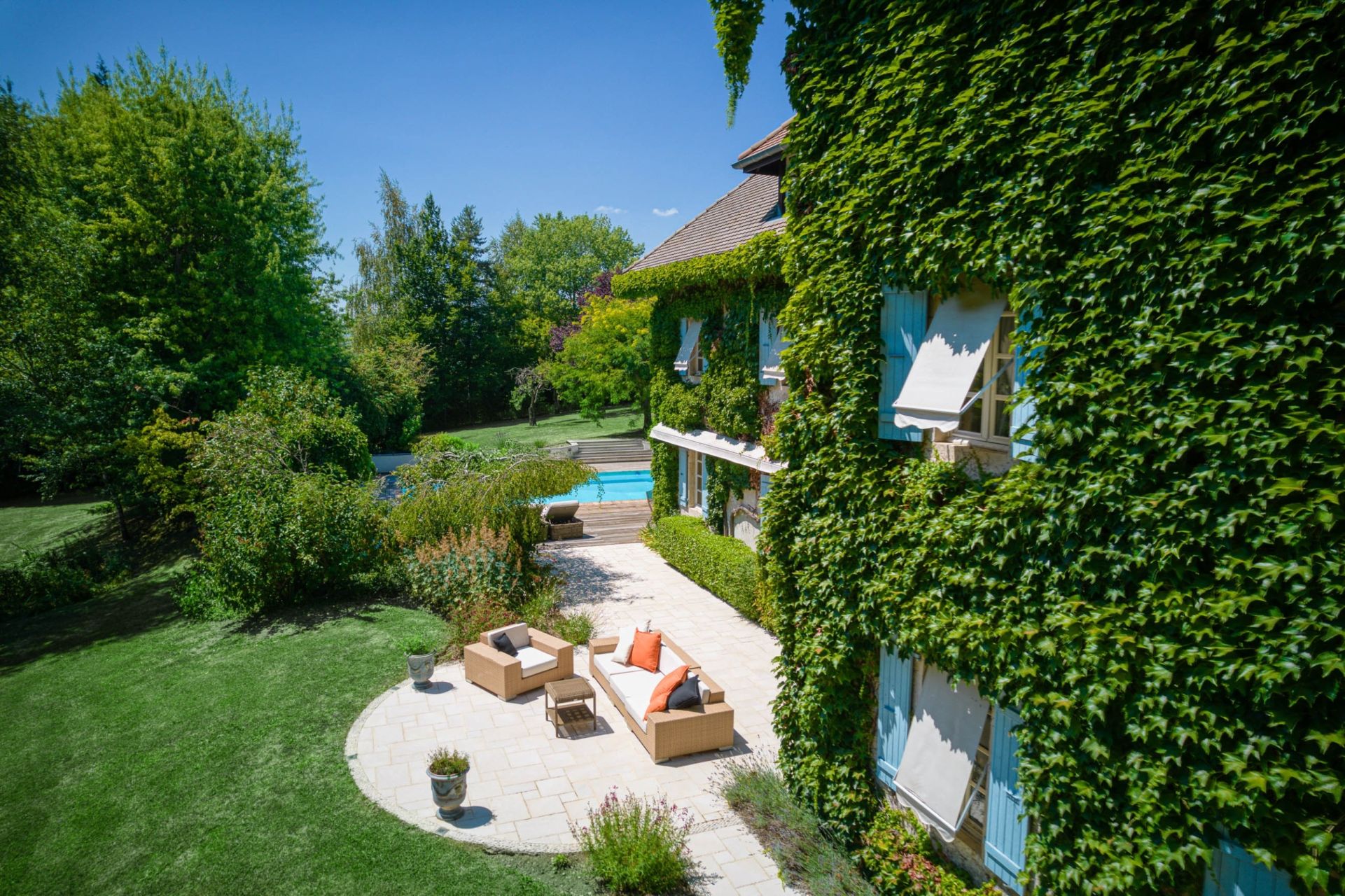 luxury house 12 Rooms for sale on CHAPEIRY (74540)