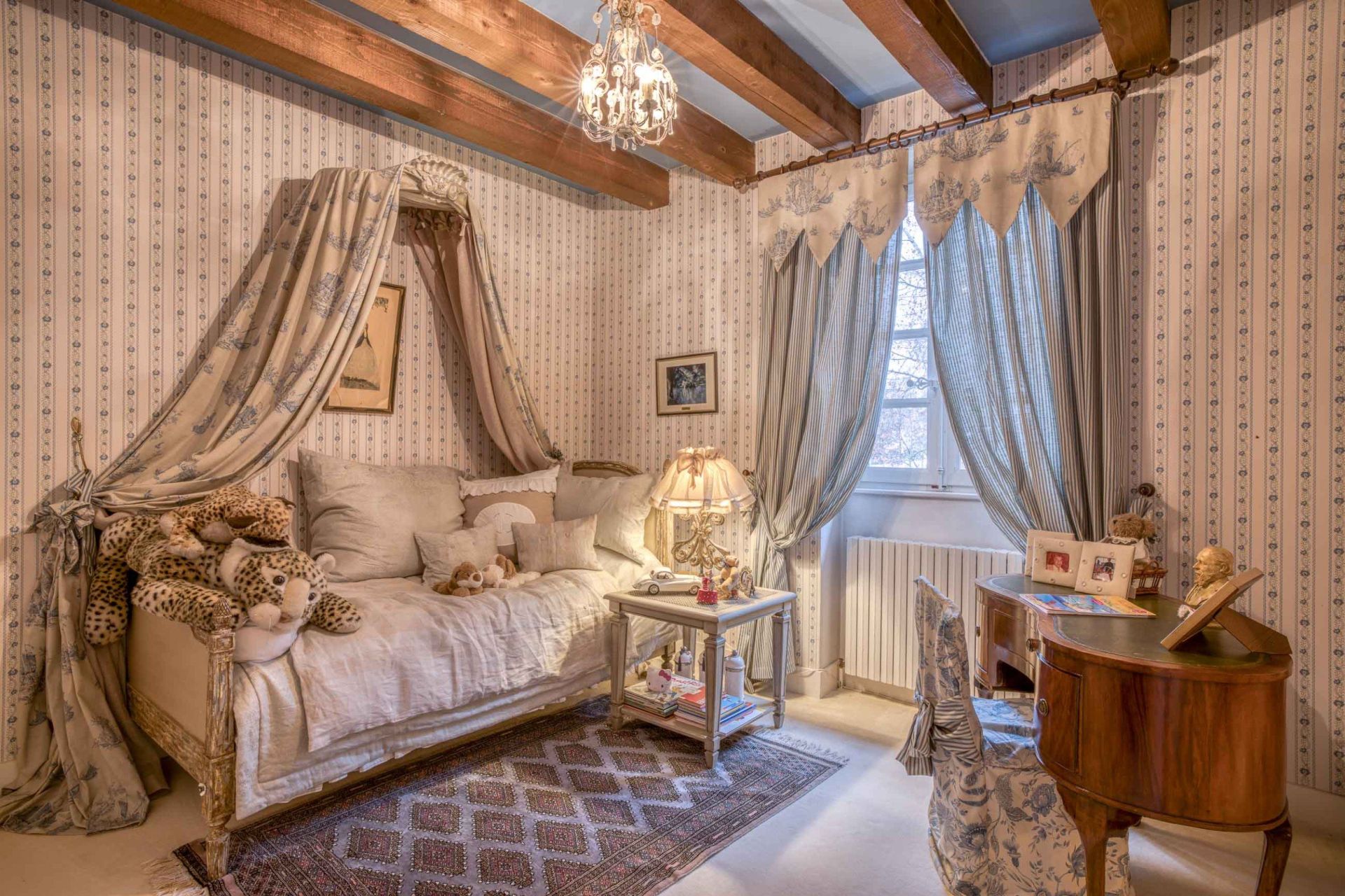 luxury house 12 Rooms for sale on CHAPEIRY (74540)