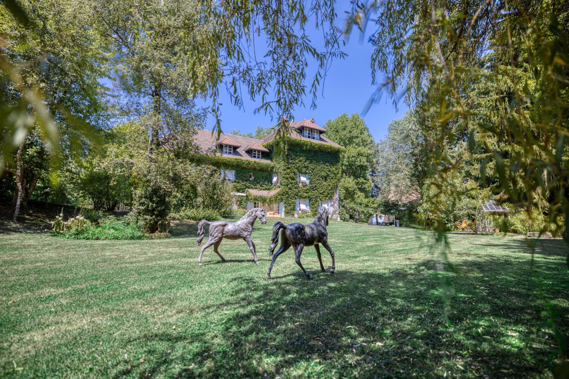 luxury house 12 Rooms for sale on CHAPEIRY (74540)