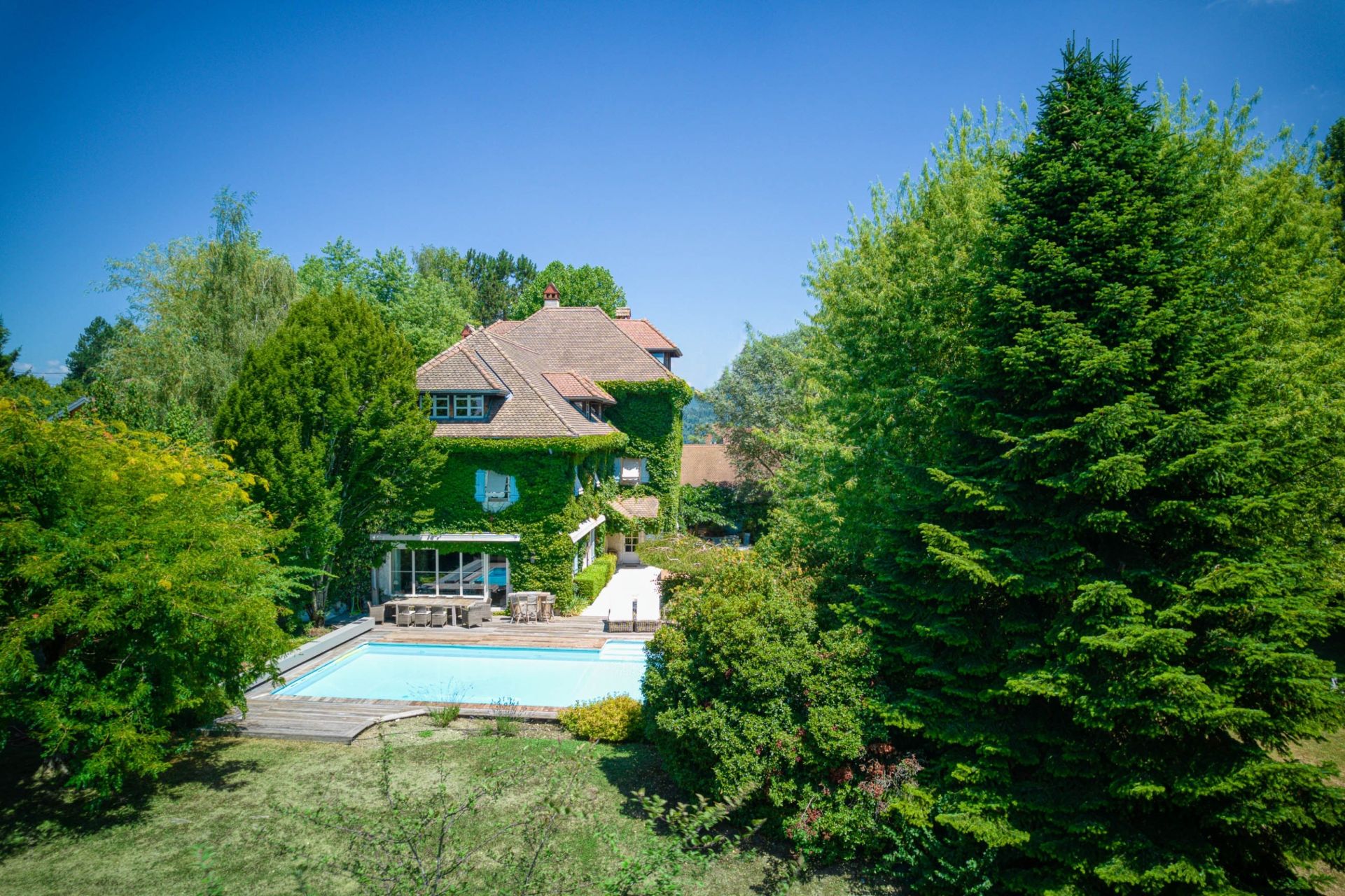 luxury house 12 Rooms for sale on CHAPEIRY (74540)