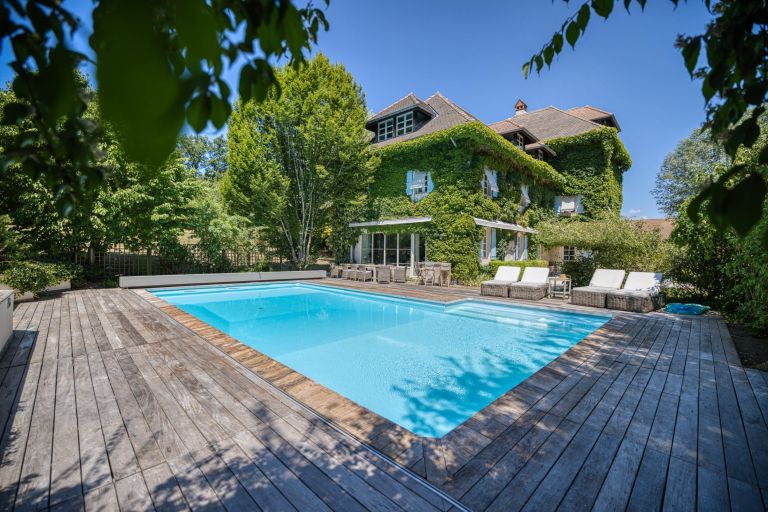 luxury house 12 Rooms for sale on CHAPEIRY (74540)