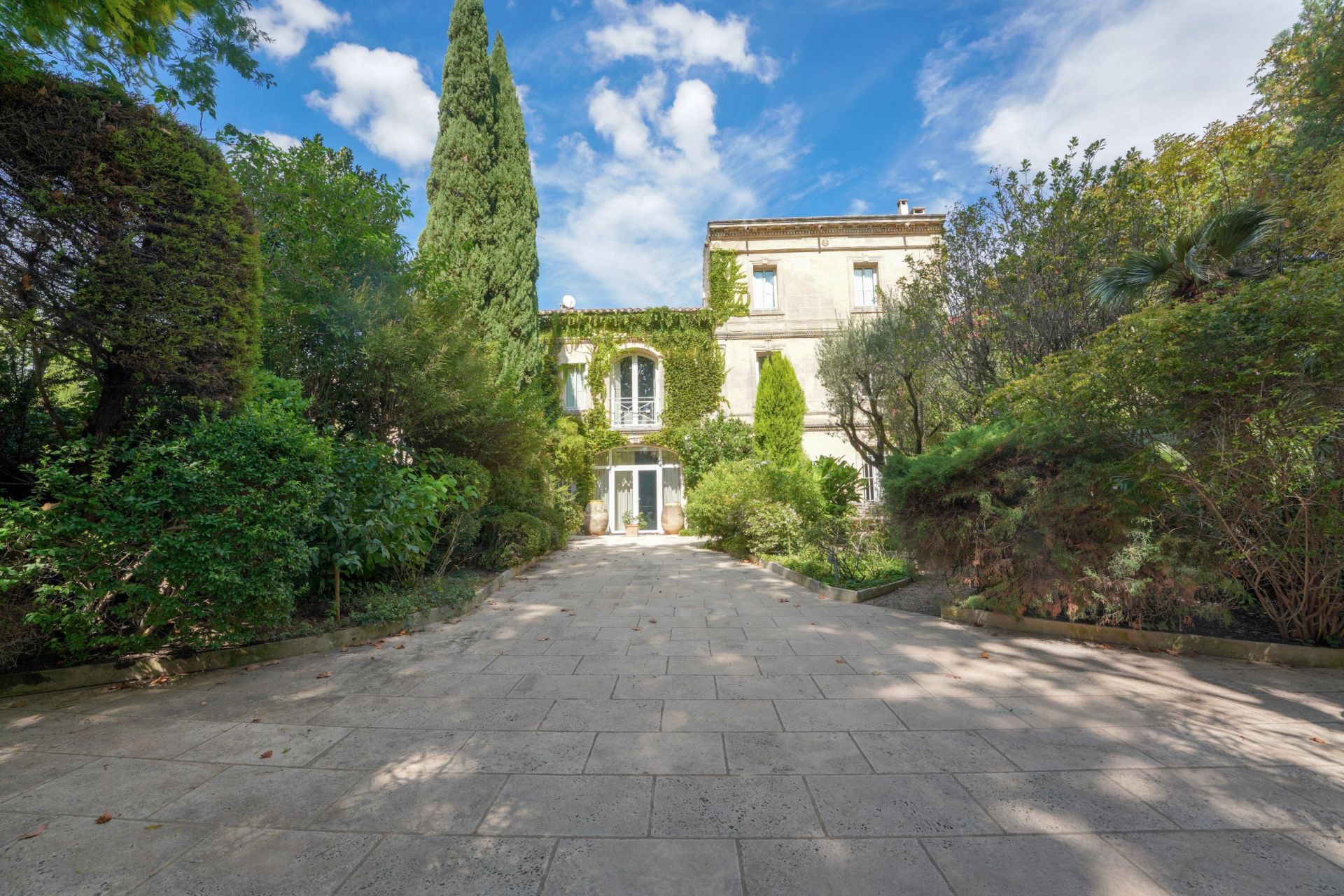 luxury house 12 Rooms for sale on MAUSSANE LES ALPILLES (13520)
